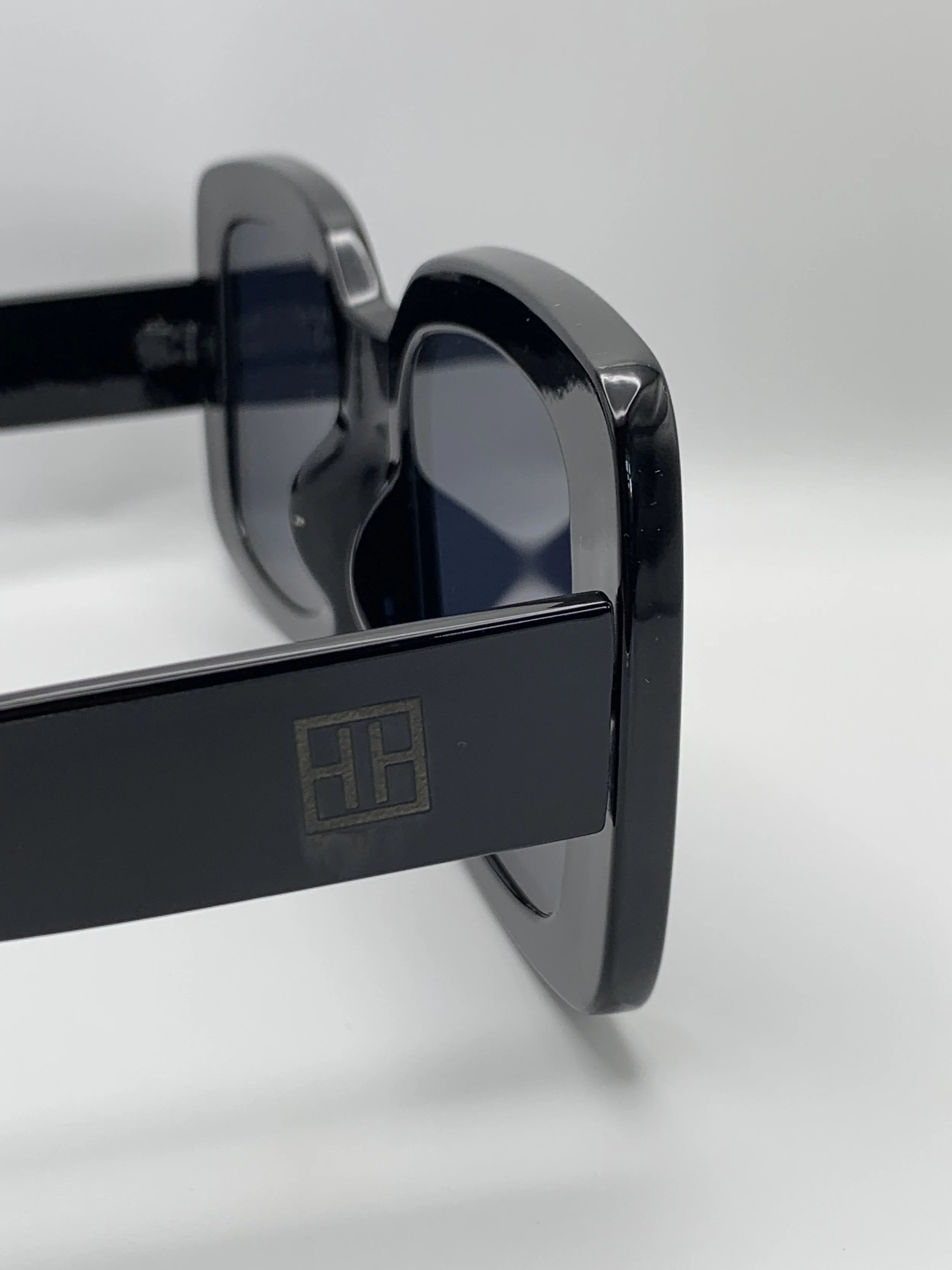 Elizabeth in Black Logo Detail .JPG