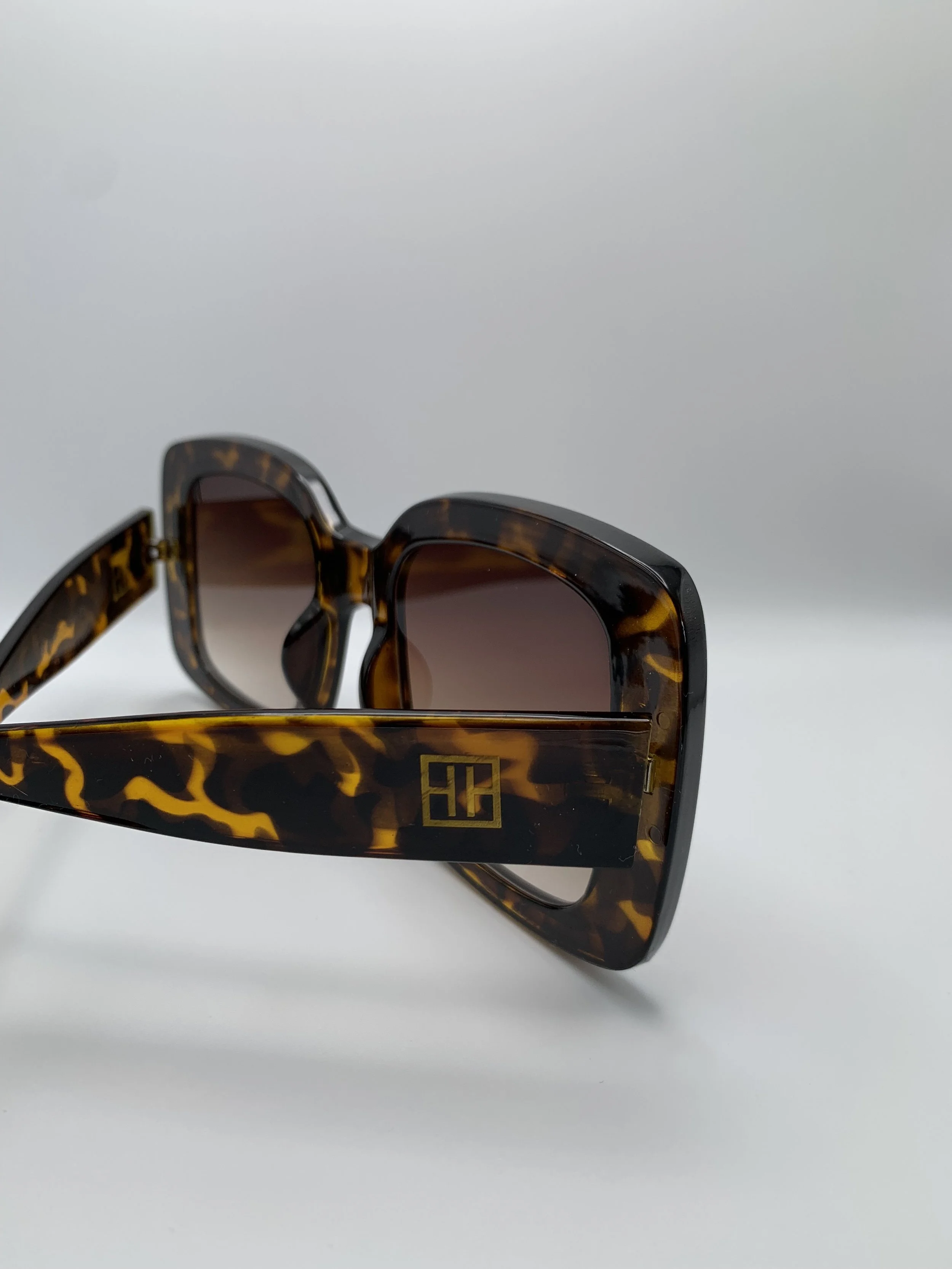 Elizabeth Logo Detail.JPG