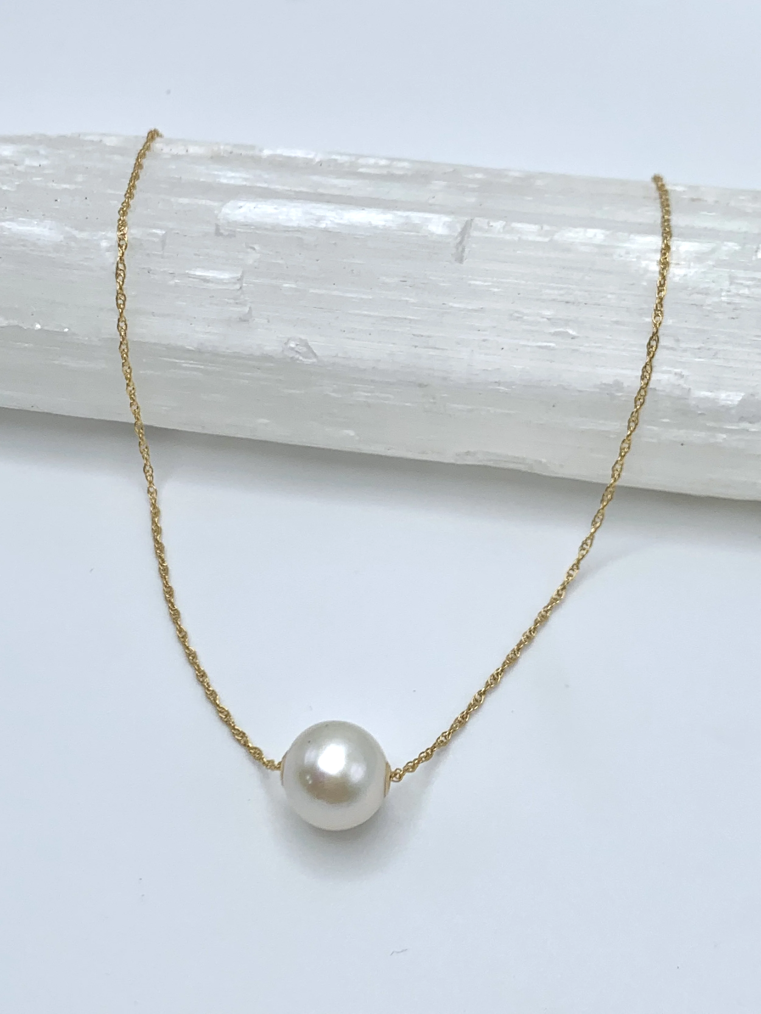Floating+Edison+Pearl+Necklace.png