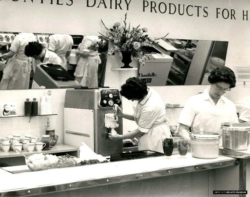Gelateria_with_Carpigiani_Singola_soft_serve_machine_1960s_30051.jpg