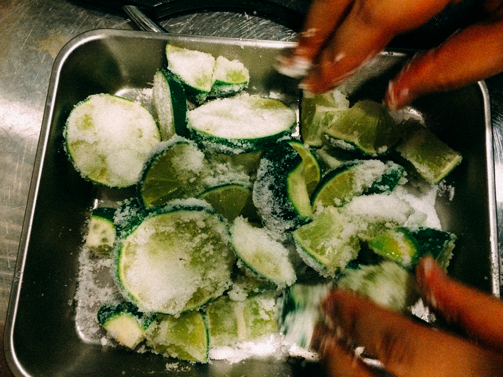 加鹽揉捻攪拌