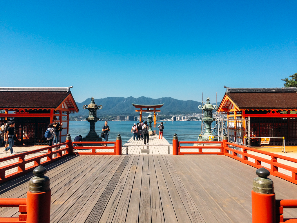 神社直望處就是鳥居,處處均是借景均是設計。