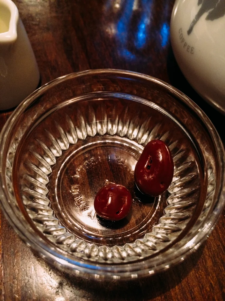 配咖啡的是葡萄乾巧克力豆