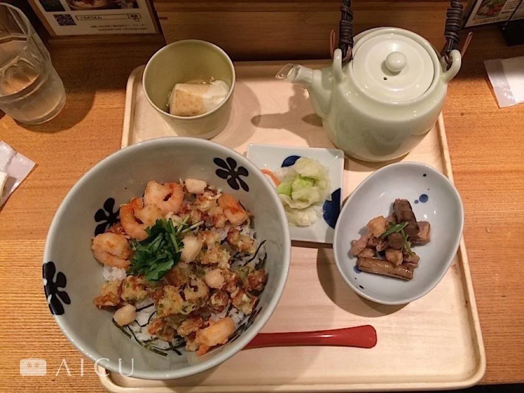 小海老、小柱,高湯中帶著酥脆,經典口味。