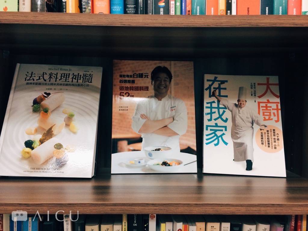 凱特最常翻閱的食譜書們,多國料理大集合。