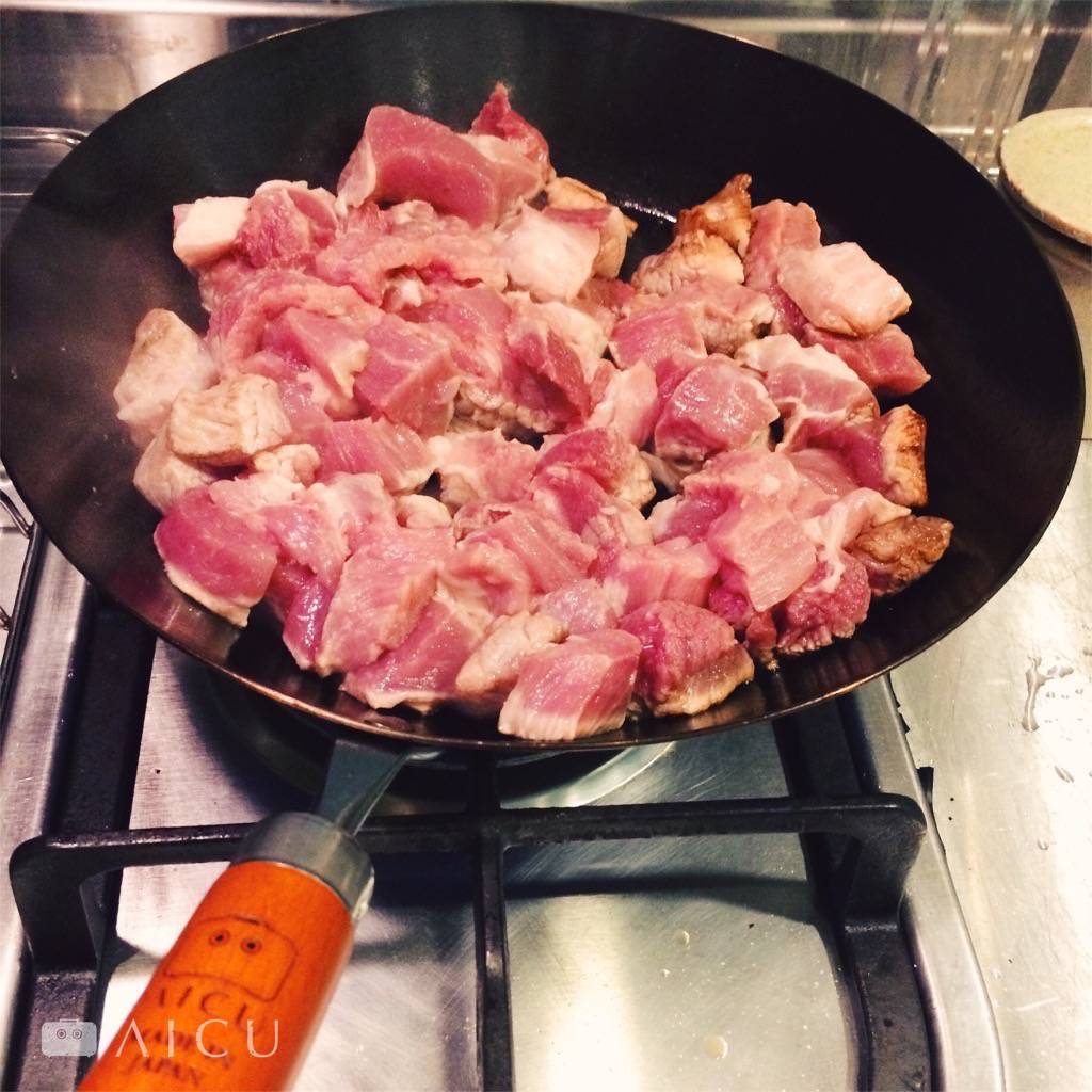 確實熱鍋,封住每一塊肉。