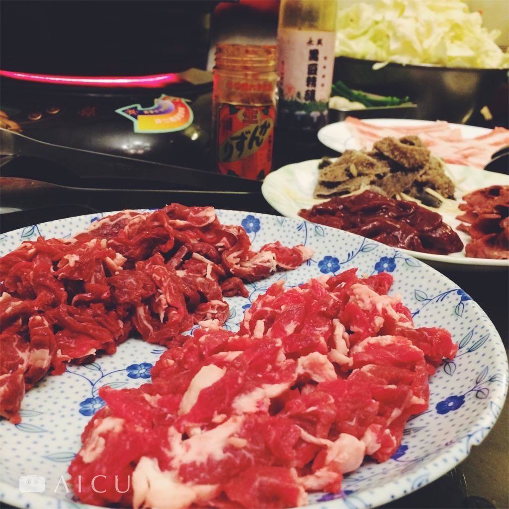 燙涮五秒,吃得到溫體牛肉結實鮮甜。外帶一樣好。
