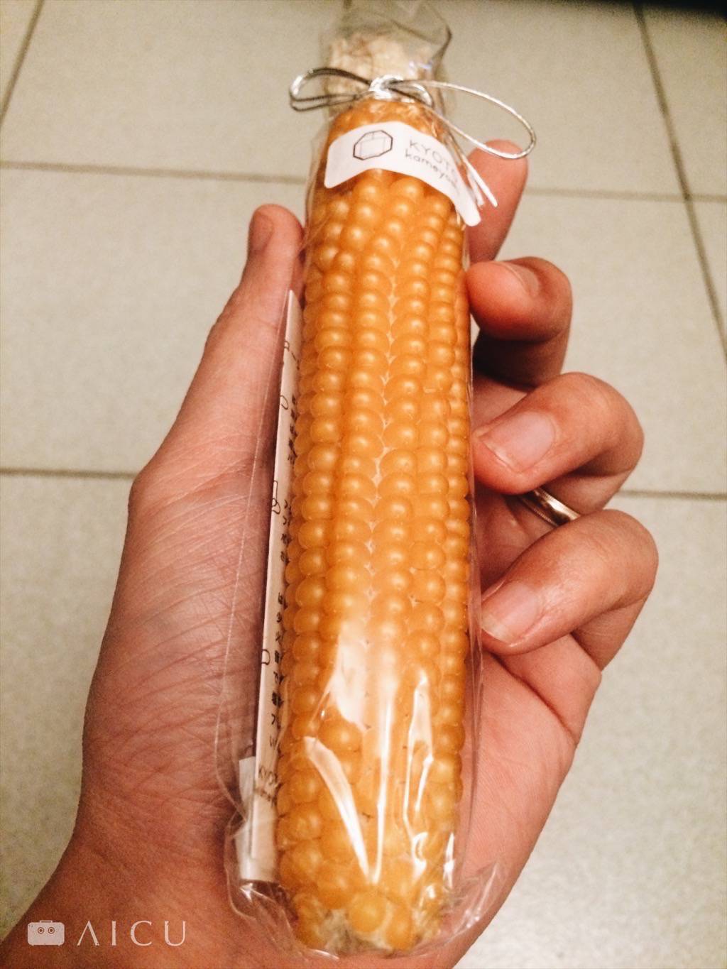 手掌大小的乾燥玉米棒
