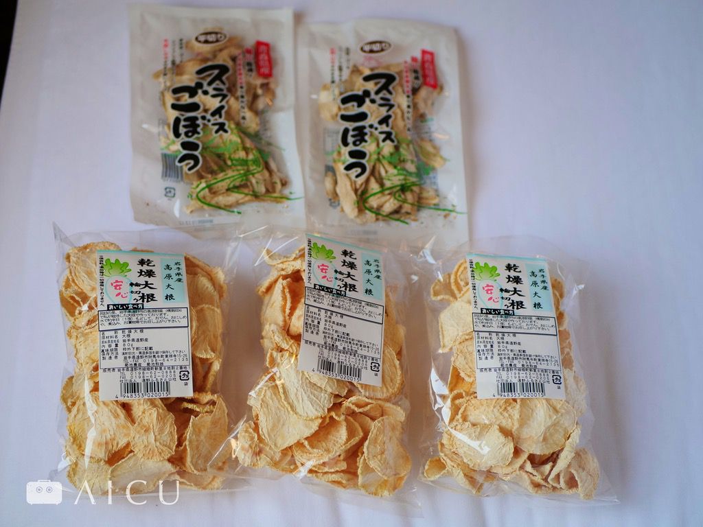 在酷寒中風乾的白蘿蔔,是平常煮湯底的好物,煮滾後吸水膨脹,吃來帶著軟Q脆度。