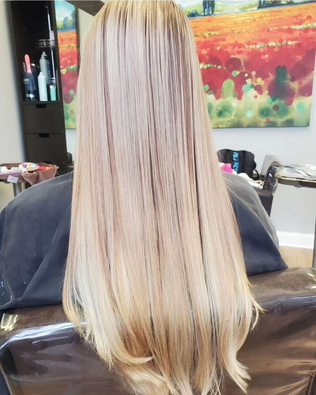 This balayage by Brandy has us thinking spring,
sunny days, and warm weather are on the way. If
you've been dreaming of brightening up your hair to
match the bright days ahead. This is your sign to do it! Balayage and long layered haircut; remarkable