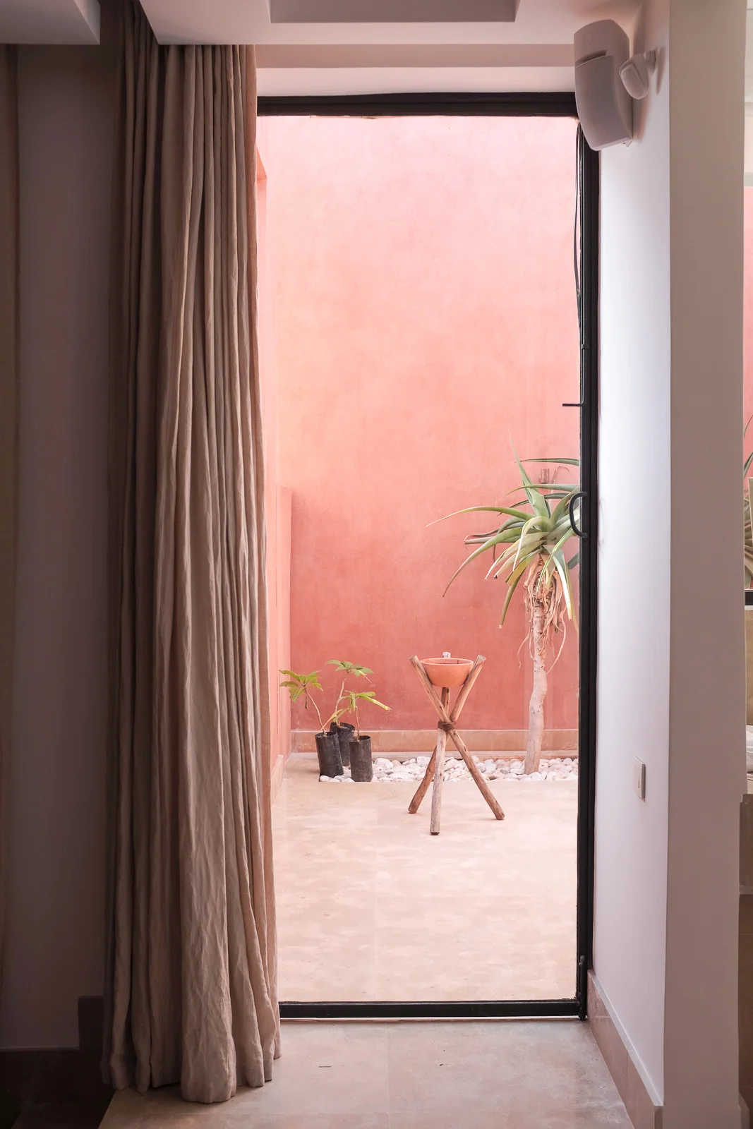 Azaren-RedRoom-8.jpg