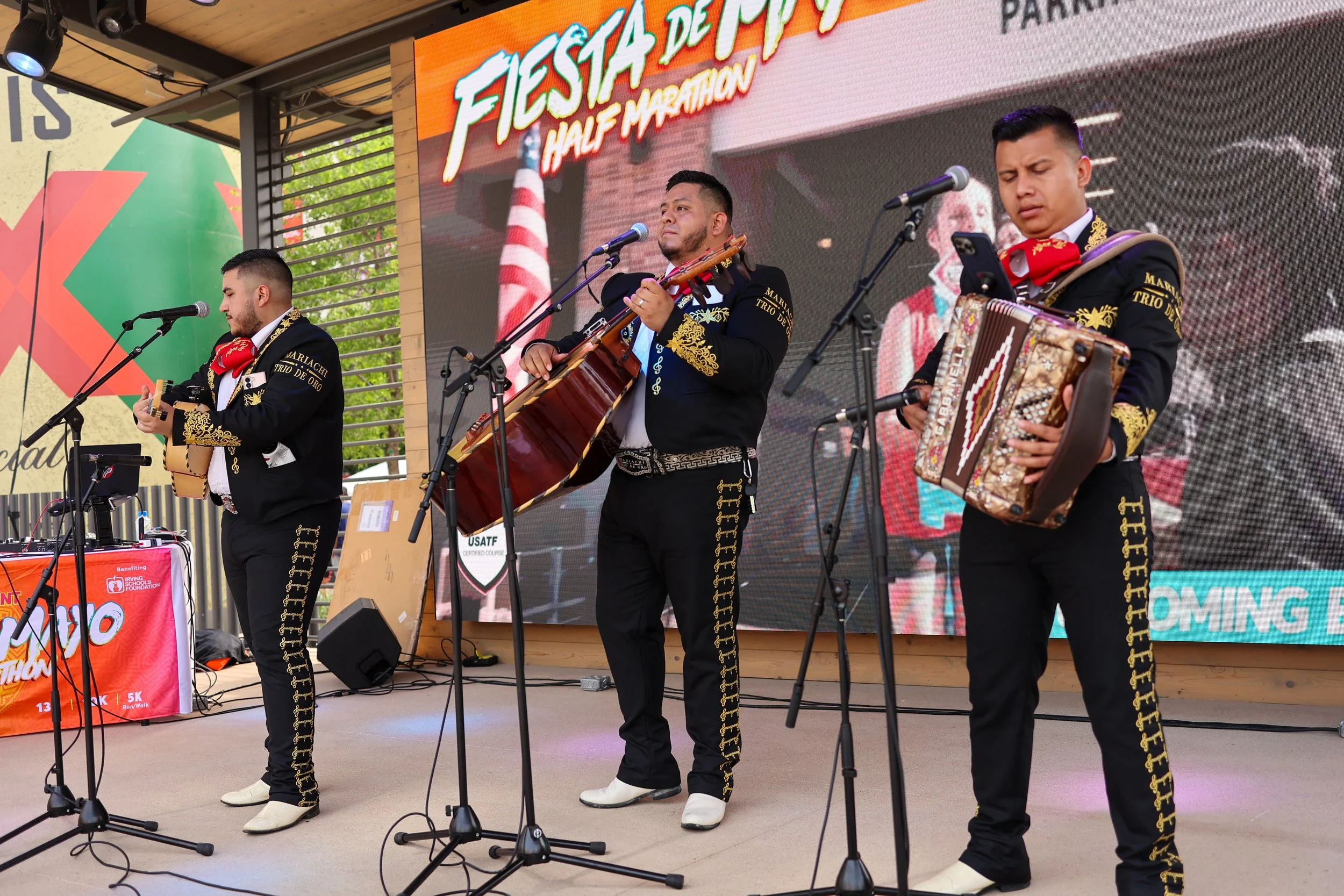 FiestaDeMayoHalfMarathon_Entertainment.jpg