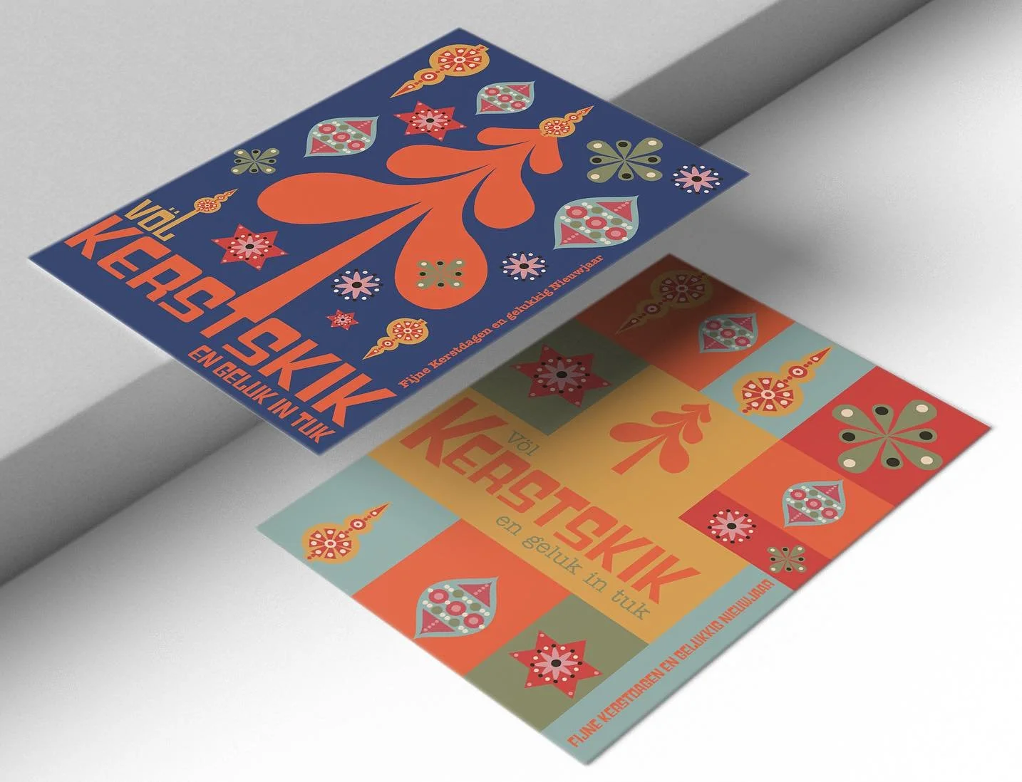 We hebben weer iets leuks! Originele kerstkaarten: V&ouml;l Kerstskik en Geluk in tuk. Oftewel &lsquo;Fijne Kerstdagen en gelukkig Nieuwjaar&rsquo; maar dan in t Twents 😀 Superleuke kleurrijke kerstkaarten op A5 formaat, dus je kunt op de achterkant