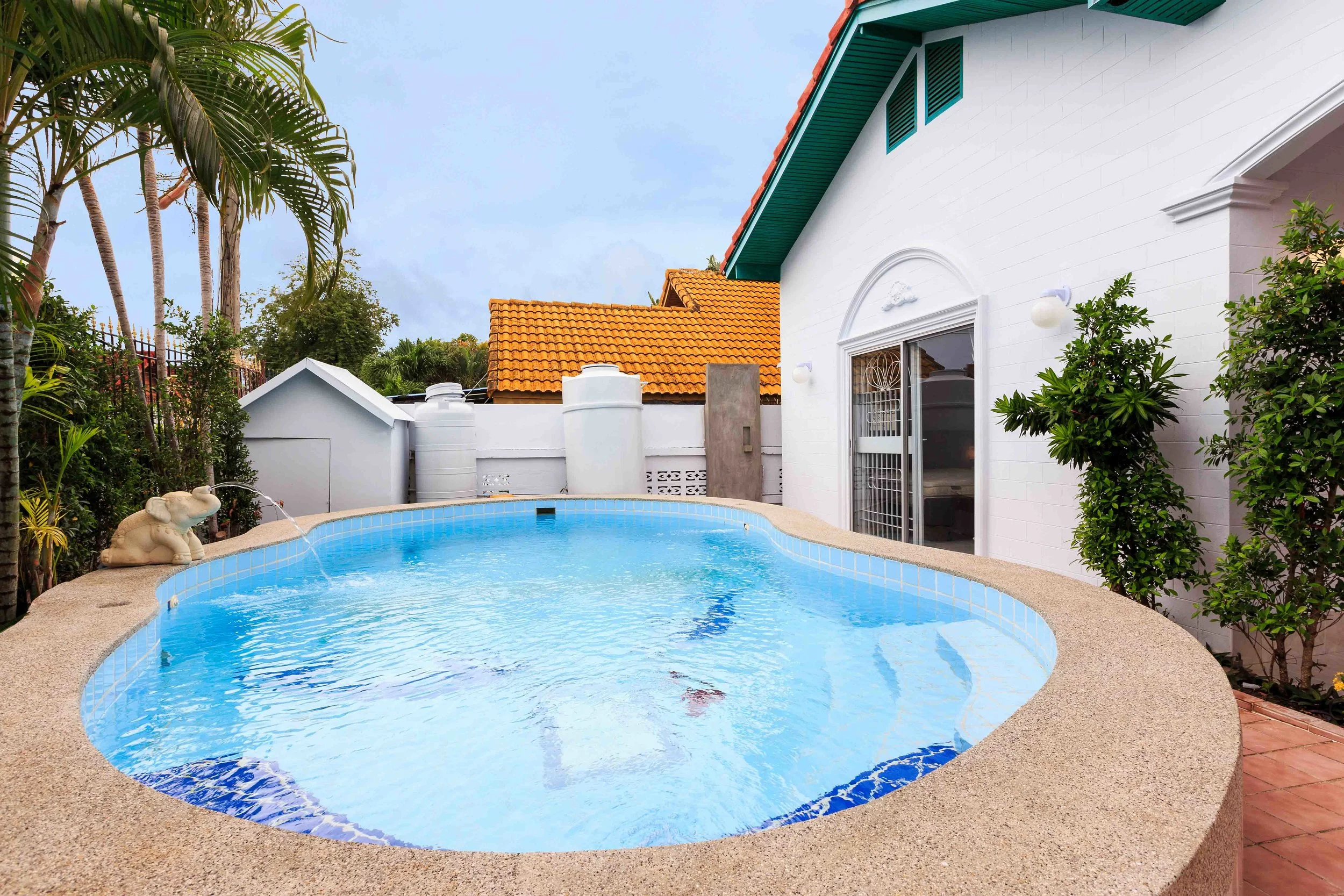 Pool-02.jpg