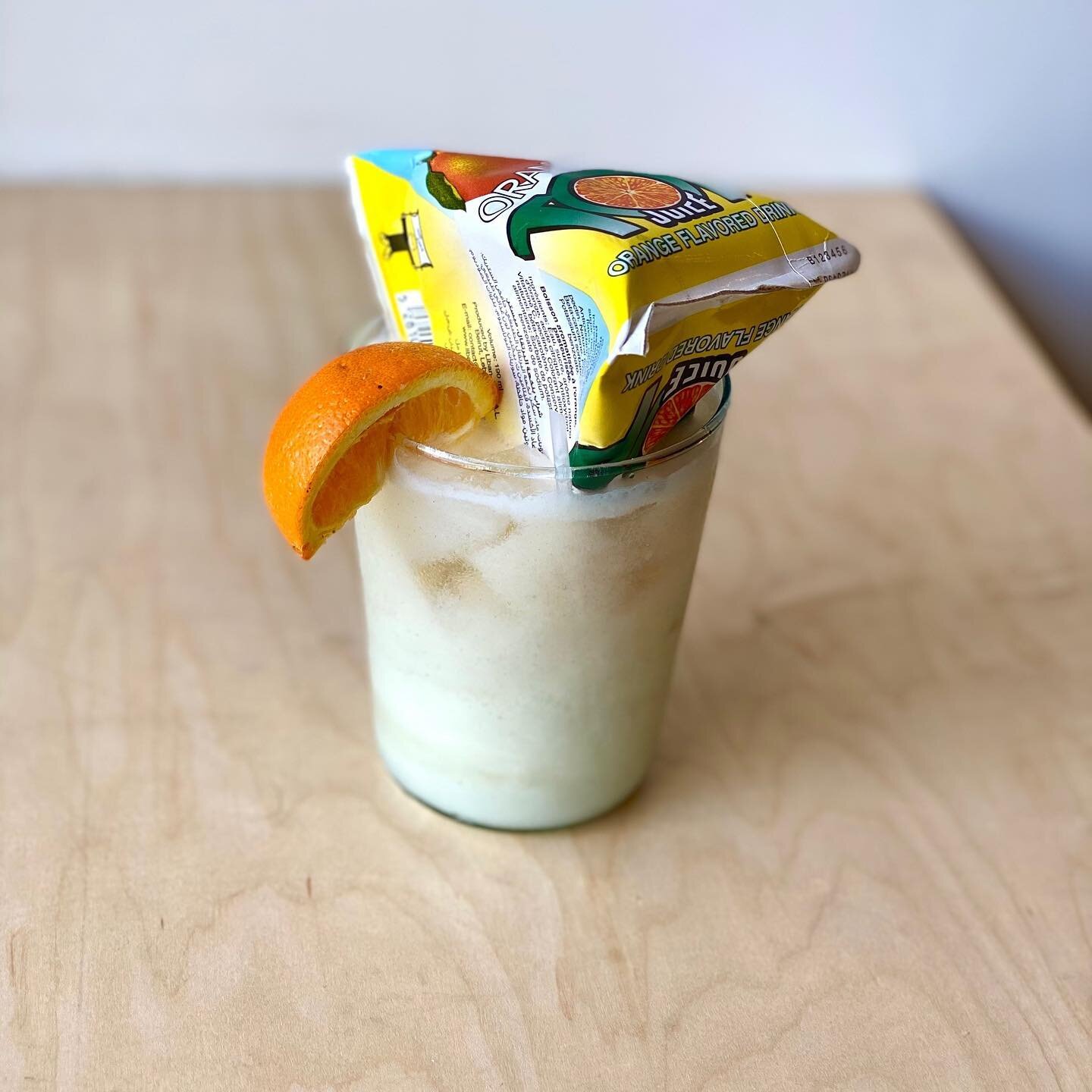 🚨NEW DRINK ALERT🚨 Mediterranian Breeze, a mouthwatering combination of Arak, Coconut Cr&egrave;me and Top Orange Juice. Enjoy this cocktail with some Manousheh minis and friends🍻⁠⁠