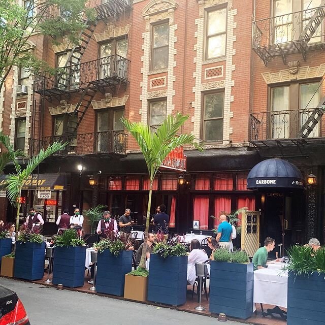 The new dining experience... good luck finding parking! 🚗#newyorkcity .
.
.
.
.
.
.
.
.
#nyc #newyork #newyorkfood #newyorkfoodie #nycrestaurants #newyorklife #newyork_instagram #newyork_ig #manhattan #travelphotography  #quarantinelife #outdoordini