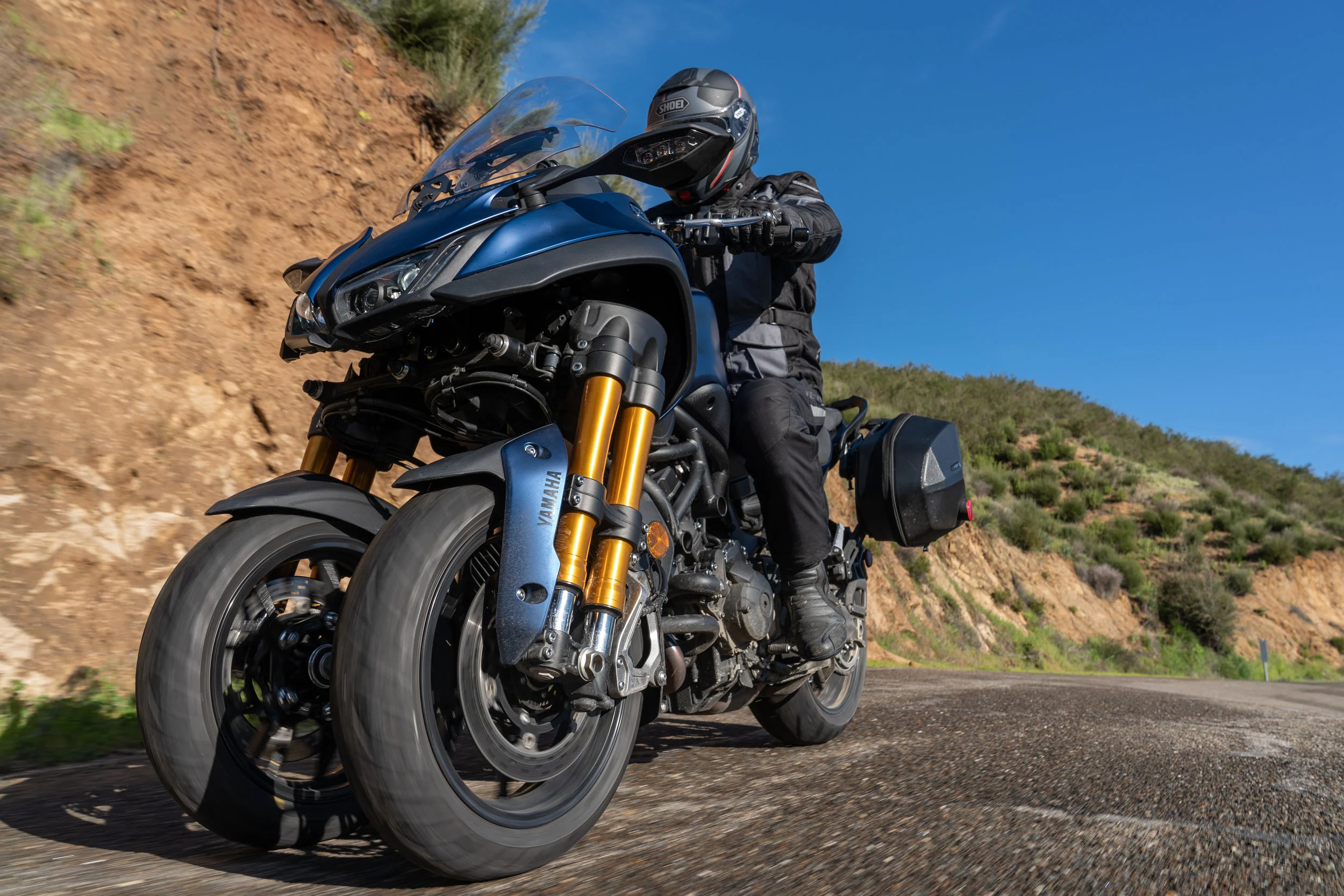 2019_Yamaha_Niken_GT-Action_Mark-07542.jpeg