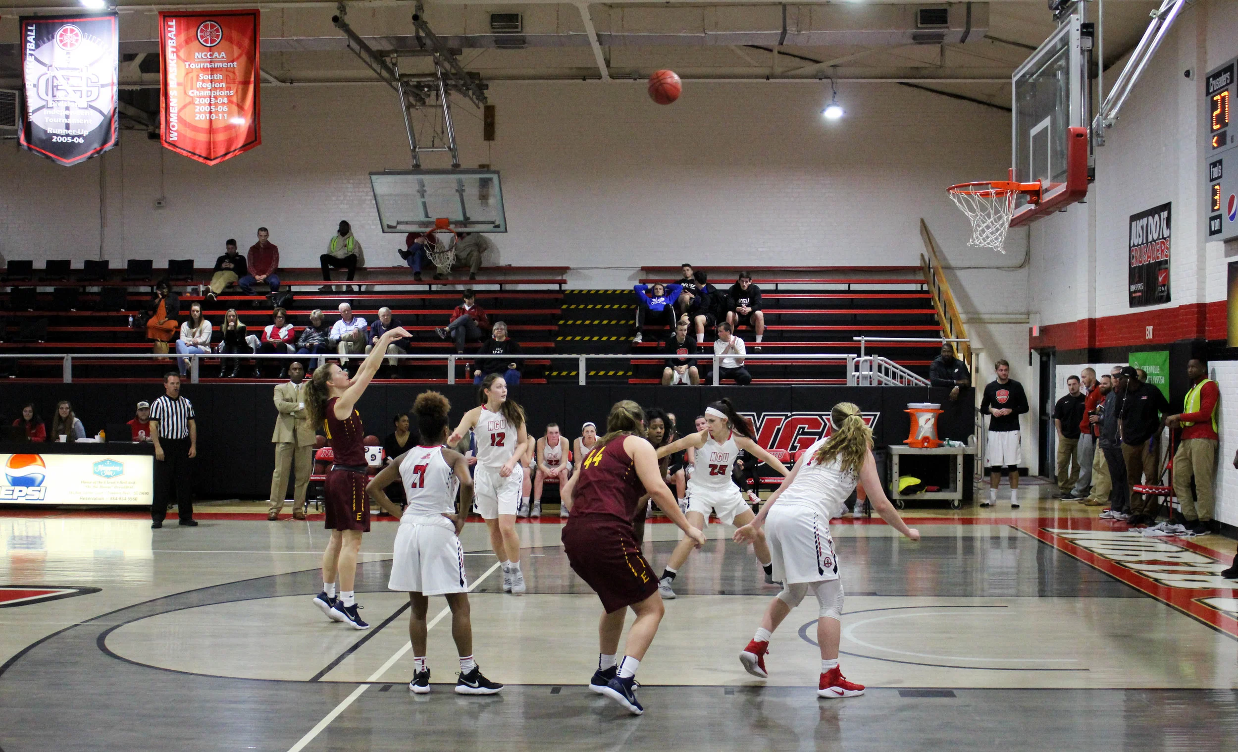 Savannah Hughes (21), Ayano Shelton (12), Elizabeth Trentham (25) and Karen Donehew (14) box out Emmanuel College’s players and get ready to catch the rebound.