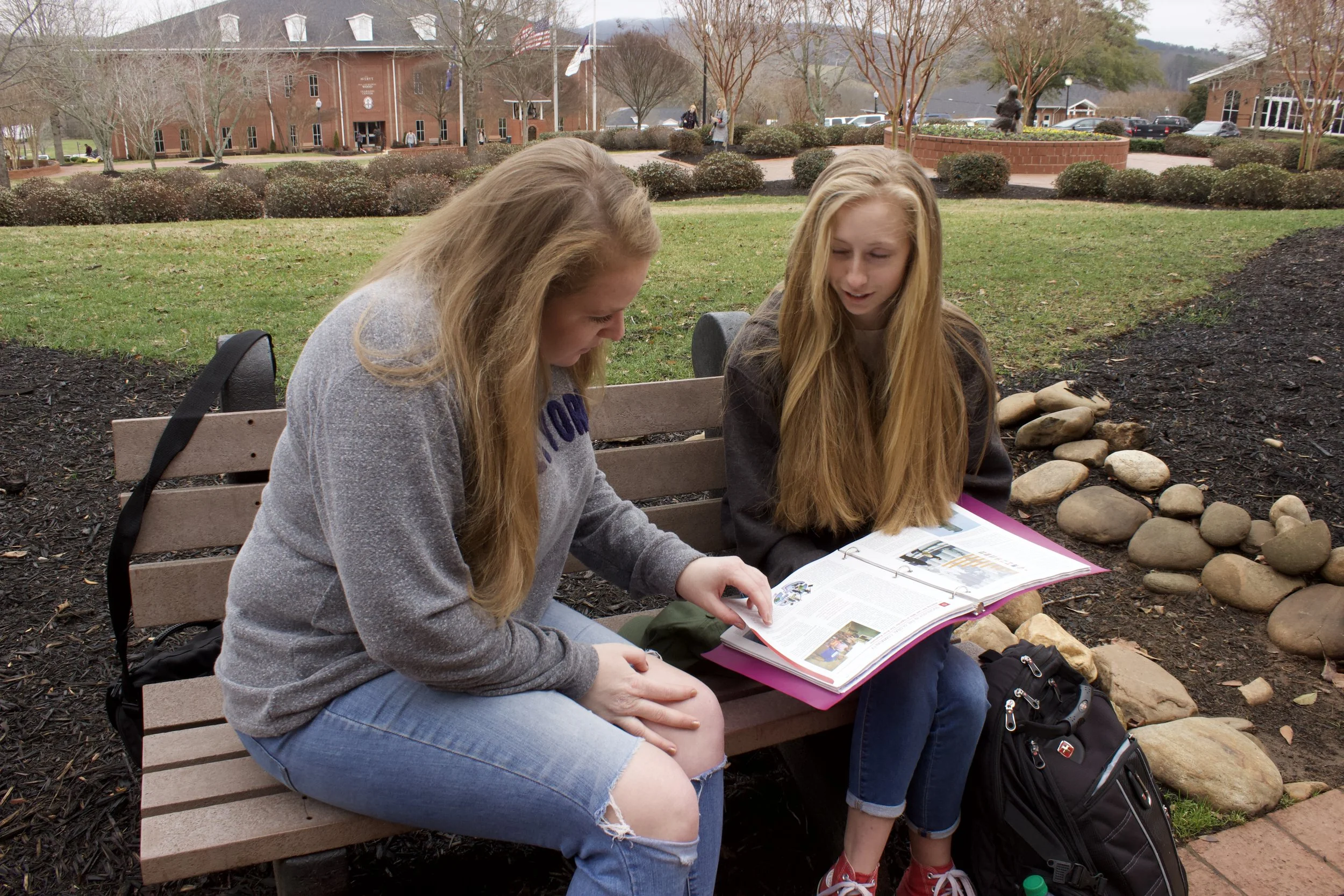 Sophomores Bethany Nelson and Macy Cochran study for a Spanish test. 