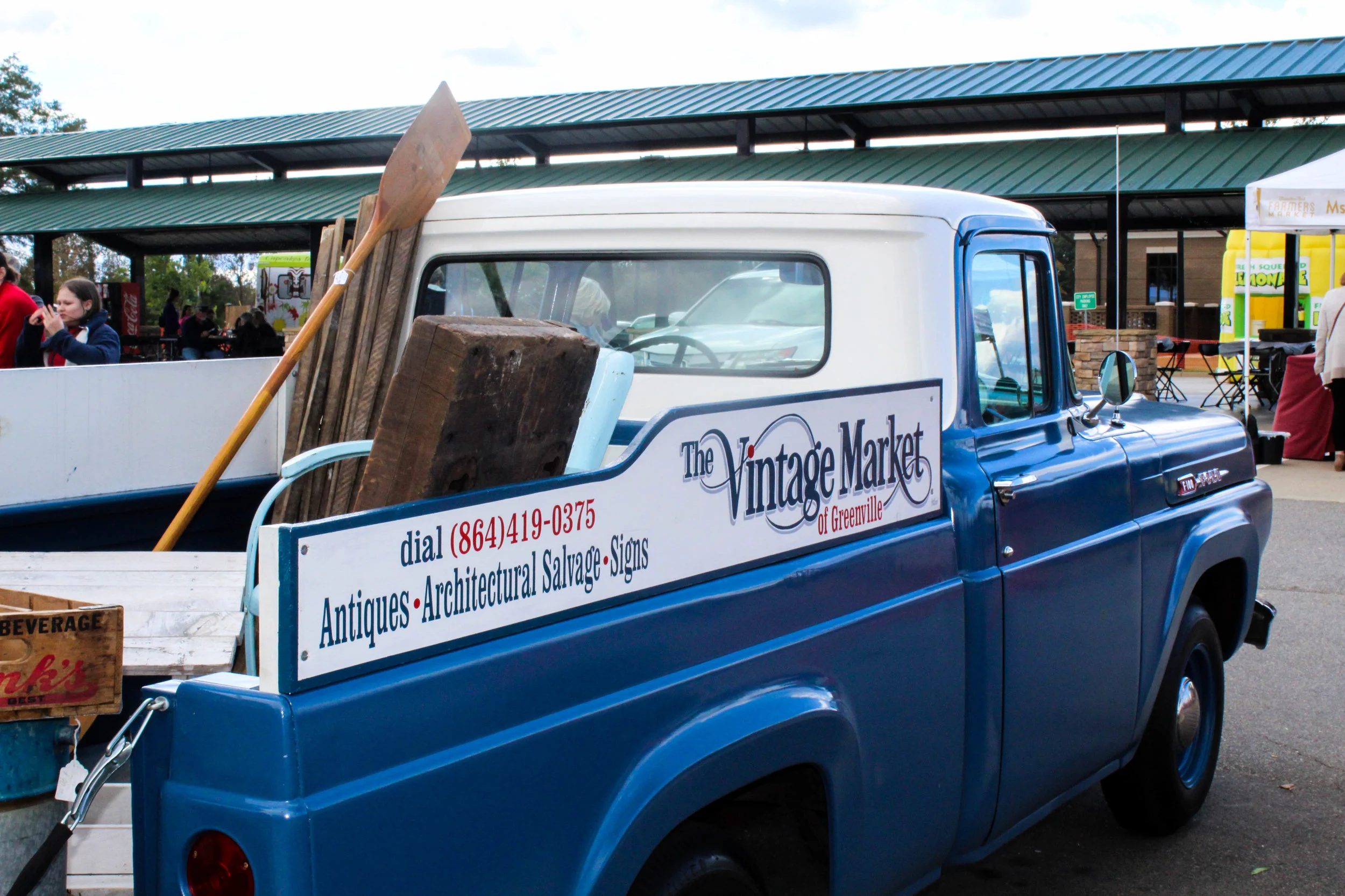 The Vintage Market had vendors selling products ranging from jewelry to antique furniture. Live music was also performed throughout the event.