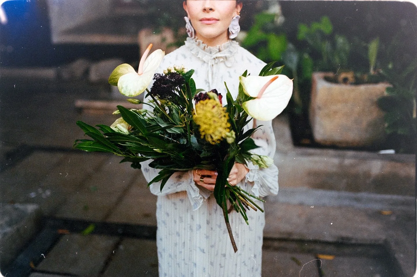 Stefan&iacute;a &amp; Damien hace m&aacute;s de 5 a&ntilde;os hicimos estas fotos en film y tuvo que pasar el tiempo para hacerle justicia con el escaneo !, esta fue la primera vez que visit&eacute; Cali, fue una boda muy peque&ntilde;a pero fue herm