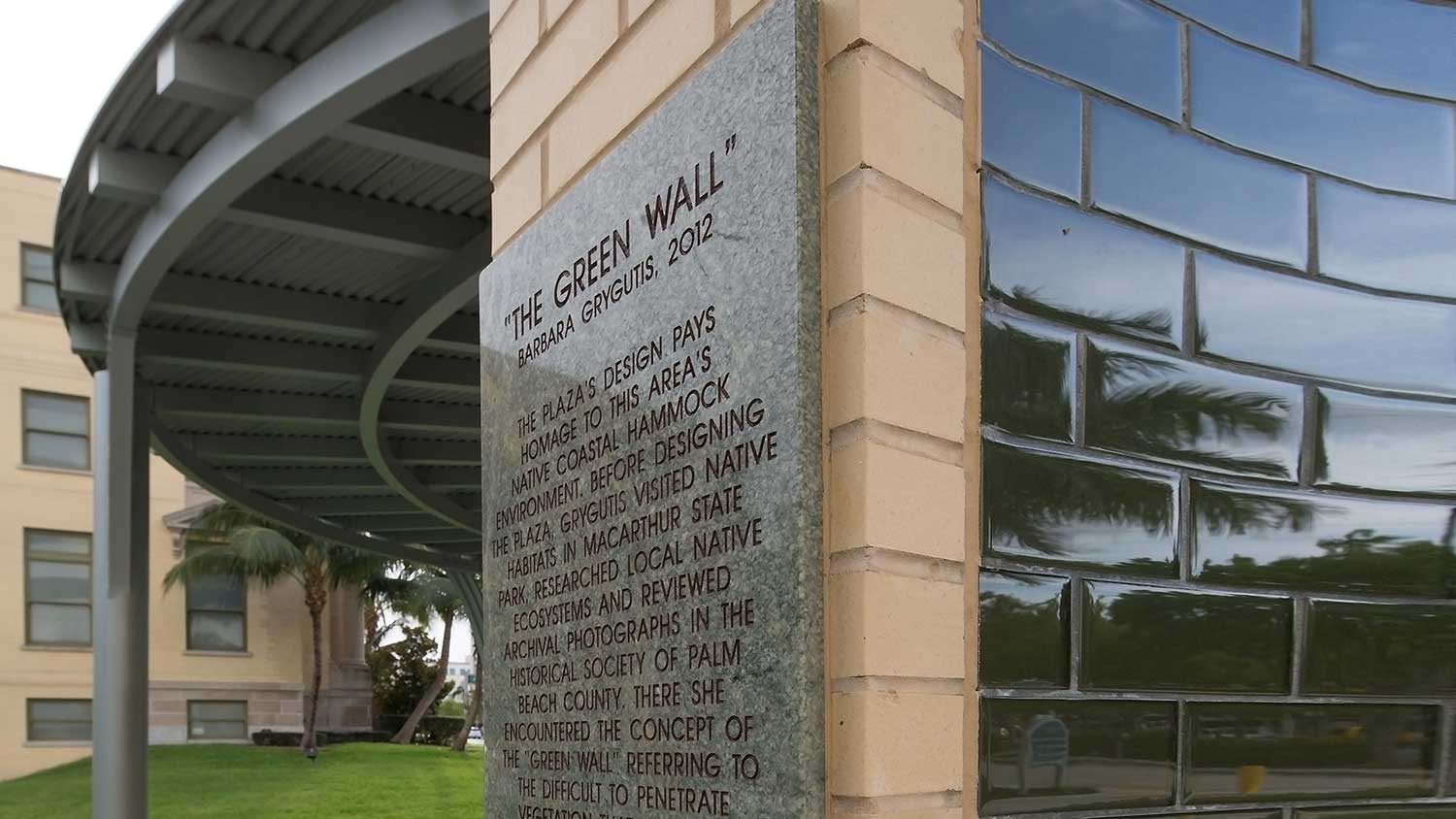 Barbara-Grygutis_The-Green-Wall_Palm-Beach-County-Assembly-Plaza-Florida_04.jpg