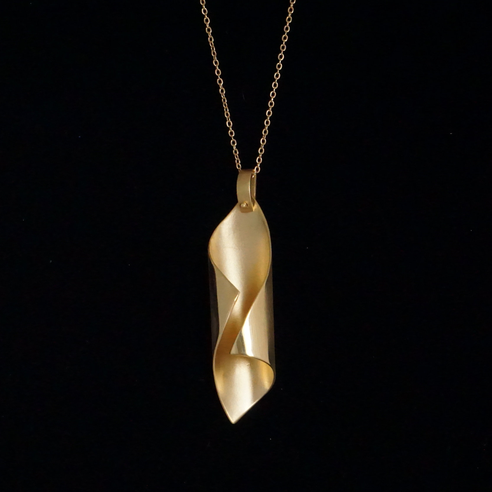 Cocoon necklace