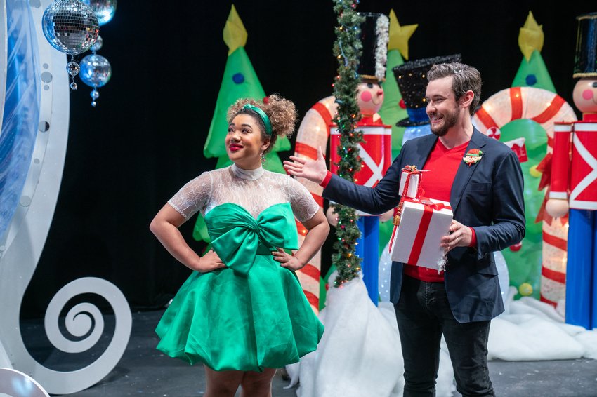  Judges Courtney Quinn and Jason Chatfield review Team Christmas' Snow Globe, as seen on Buddy vs Christmas, Season 1. 