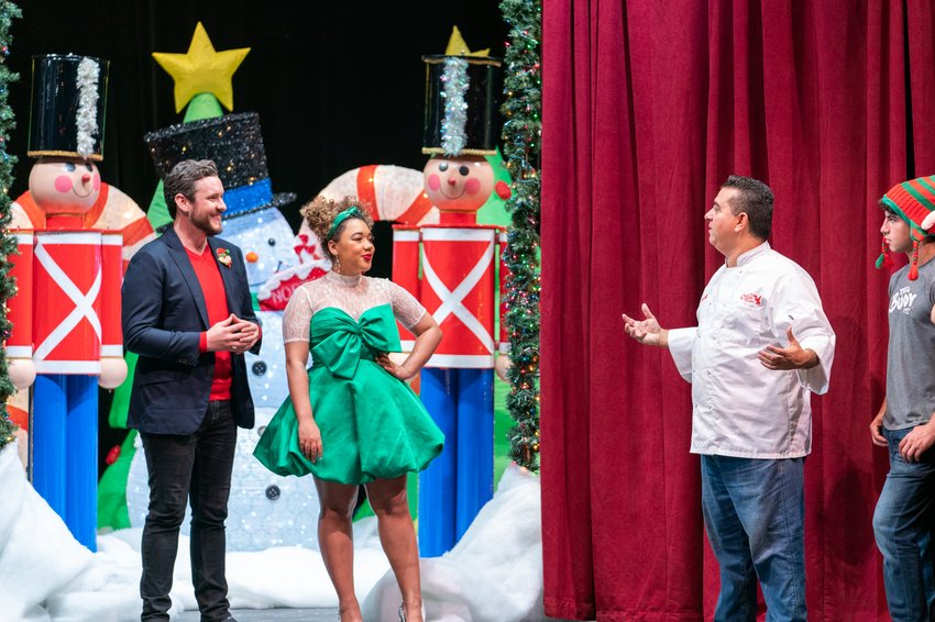  Judges Jason Chatfield and Courtney Quinn with Team Buddy featuring Buddy Valastro and Buddy Jr. Valastro, as seen on Buddy vs Christmas, Season 1. 