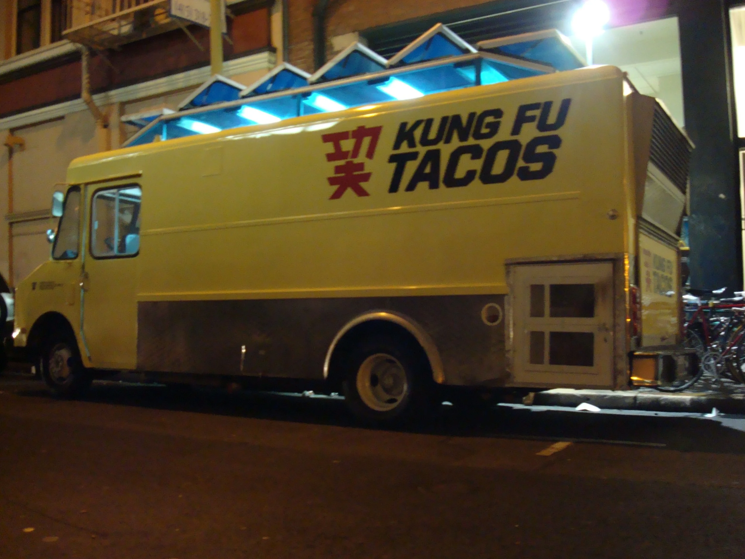 HOW DO YOU TURN A POPULAR FOOD TRUCK BRAND INTO AN ARTISANAL DINING EXPERIENCE IN THE SUBURBS?