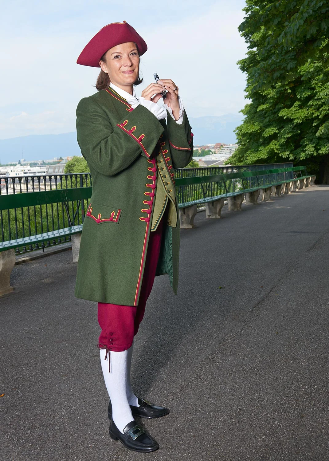 Aline Staerkle en costume de Fifres et Tambours de Genève