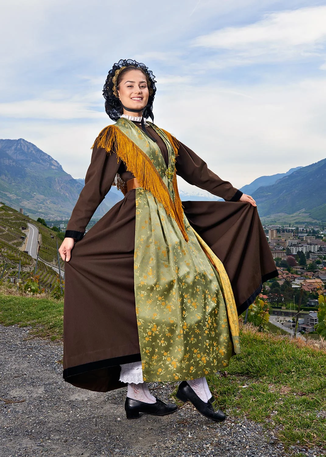 Sindi Arifi costume de la Comberintze, Martigny, le 6 mai 2014.