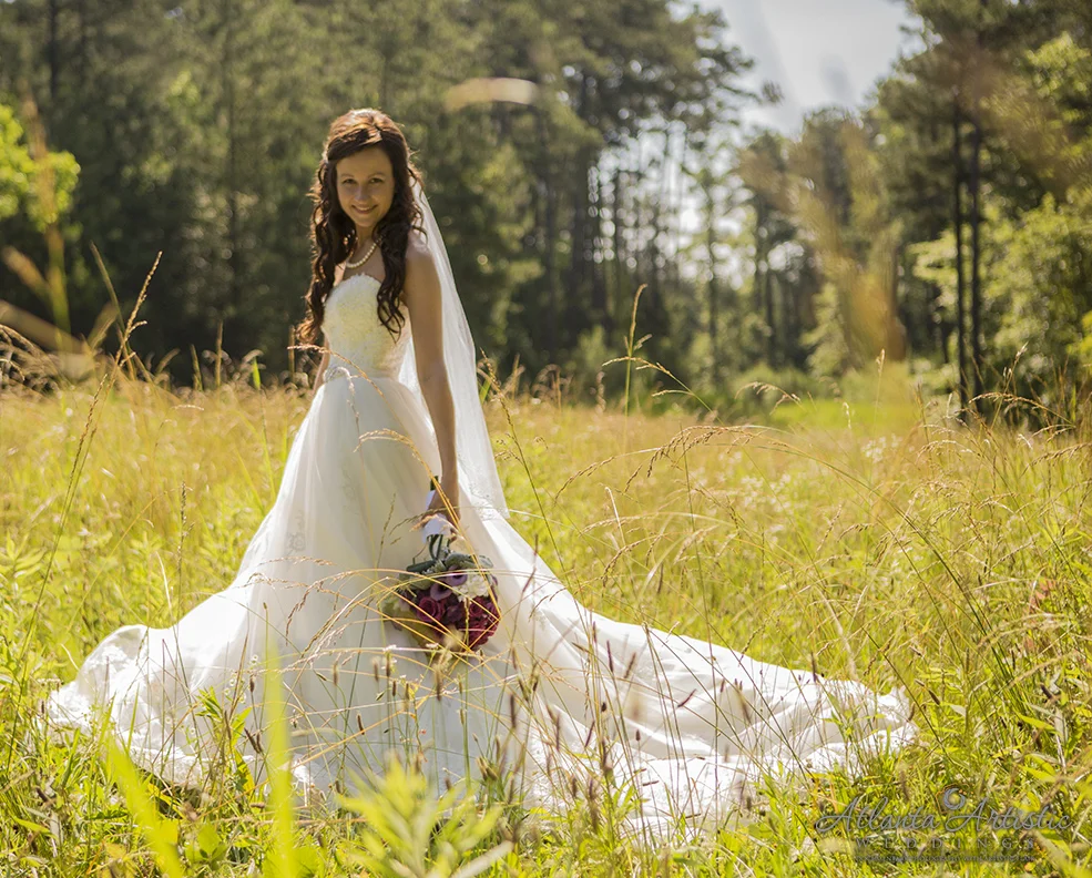 Natural Lighitng and a Great Bride by www.atlantaartisticweddings.com