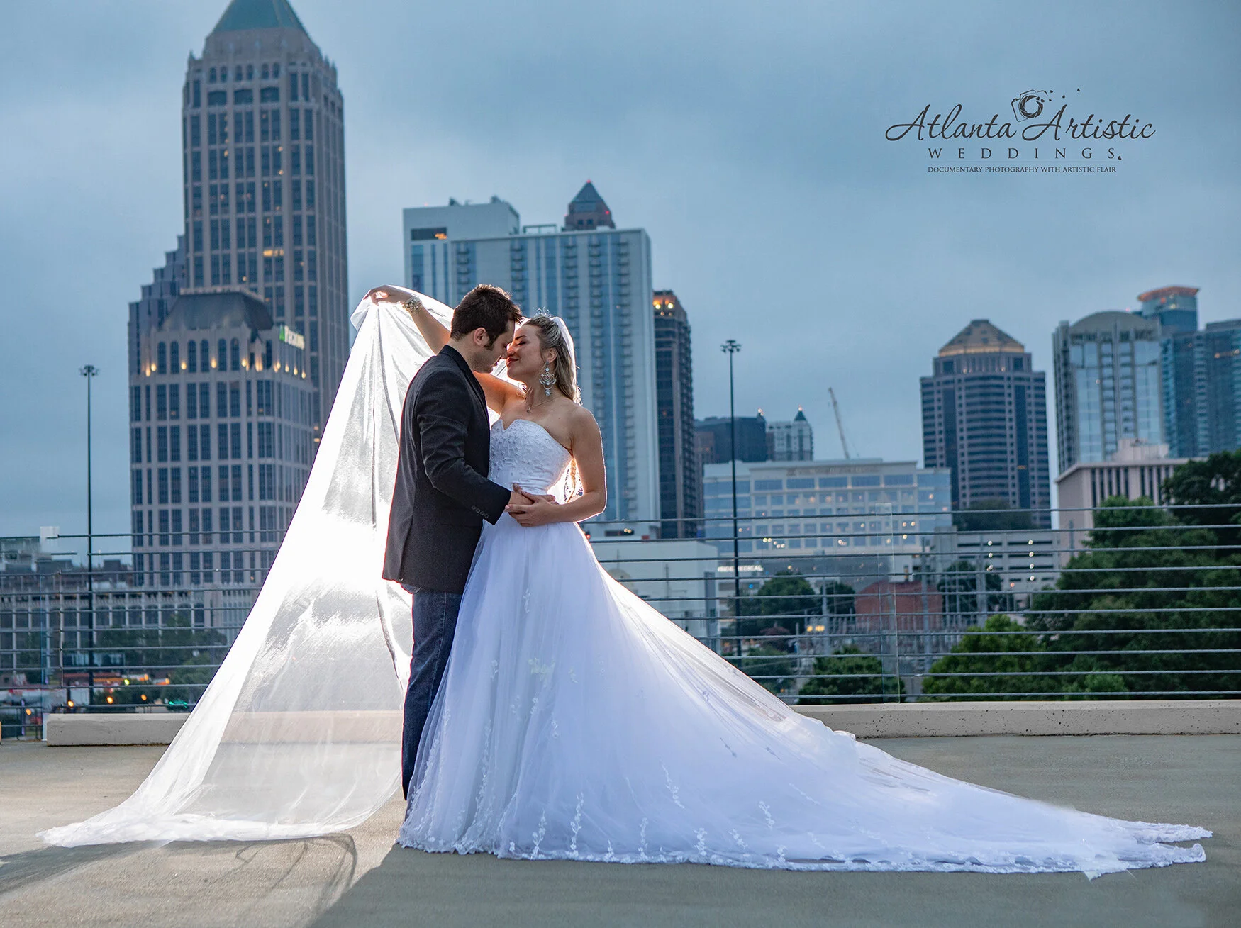 Wedding photography by the Atlanta Wedding Photographers at AtlantaArtisticWeddings along the Atlanta Skyline