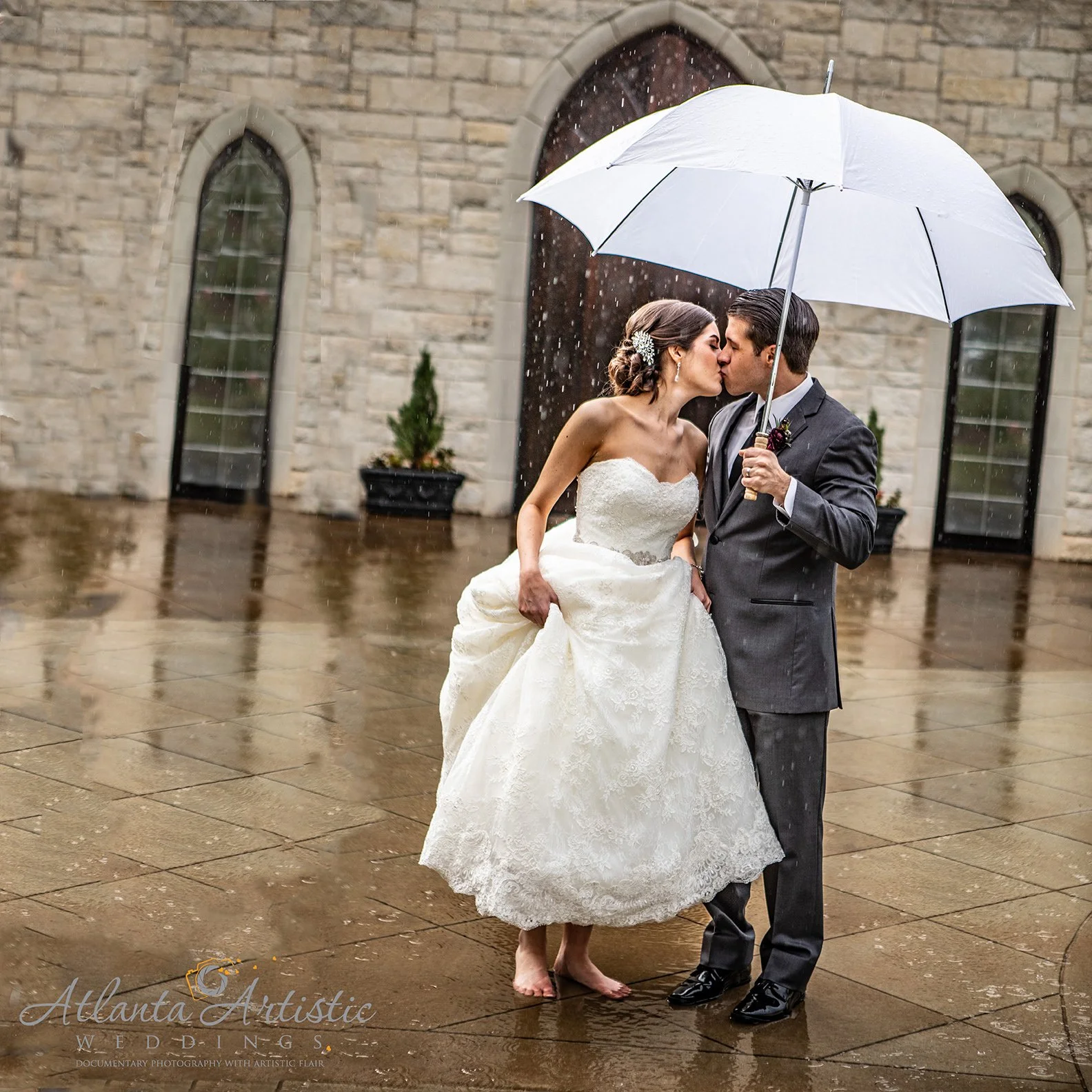 Atlanta Wedding Photographers at AtlantaArtisticWeddings capture photodocumentary in the Rain