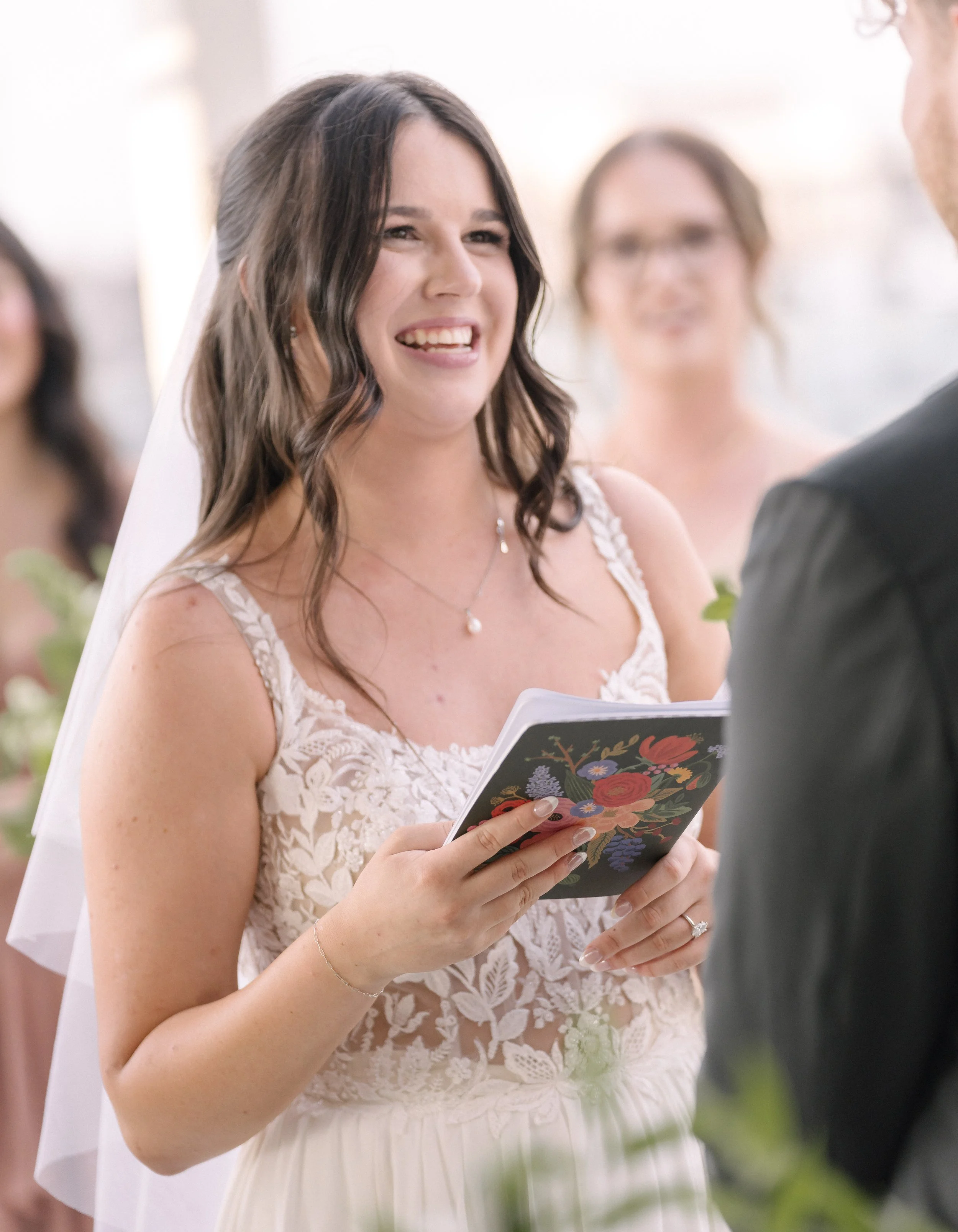 The Atlanta wedding photographer at AtlantaArtisticWeddings tells your wedding story with Photodocumentary photography