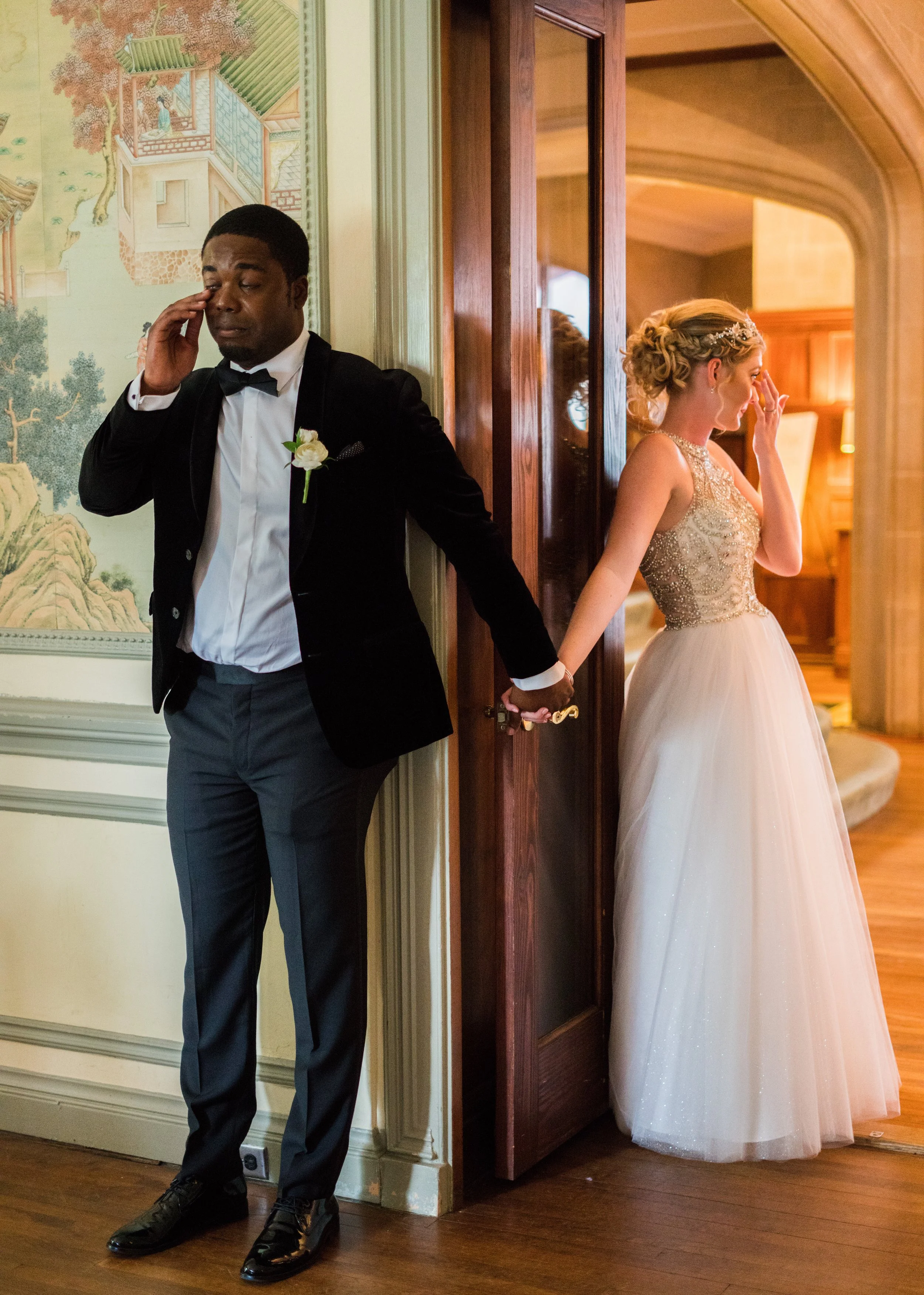The Atlanta wedding photographer at AtlantaArtisticWeddings tells your wedding story with Photodocumentary photography