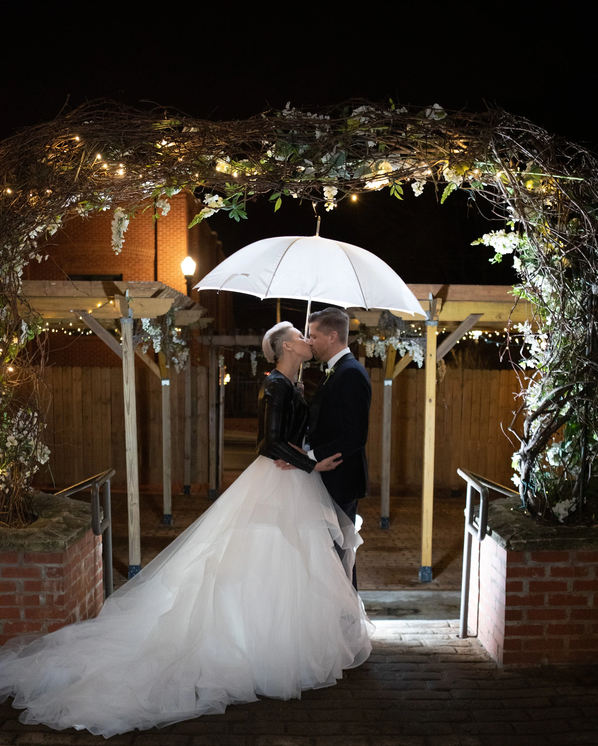 Romantic wedding photos in the Rain by AtlantaArtisticWeddings