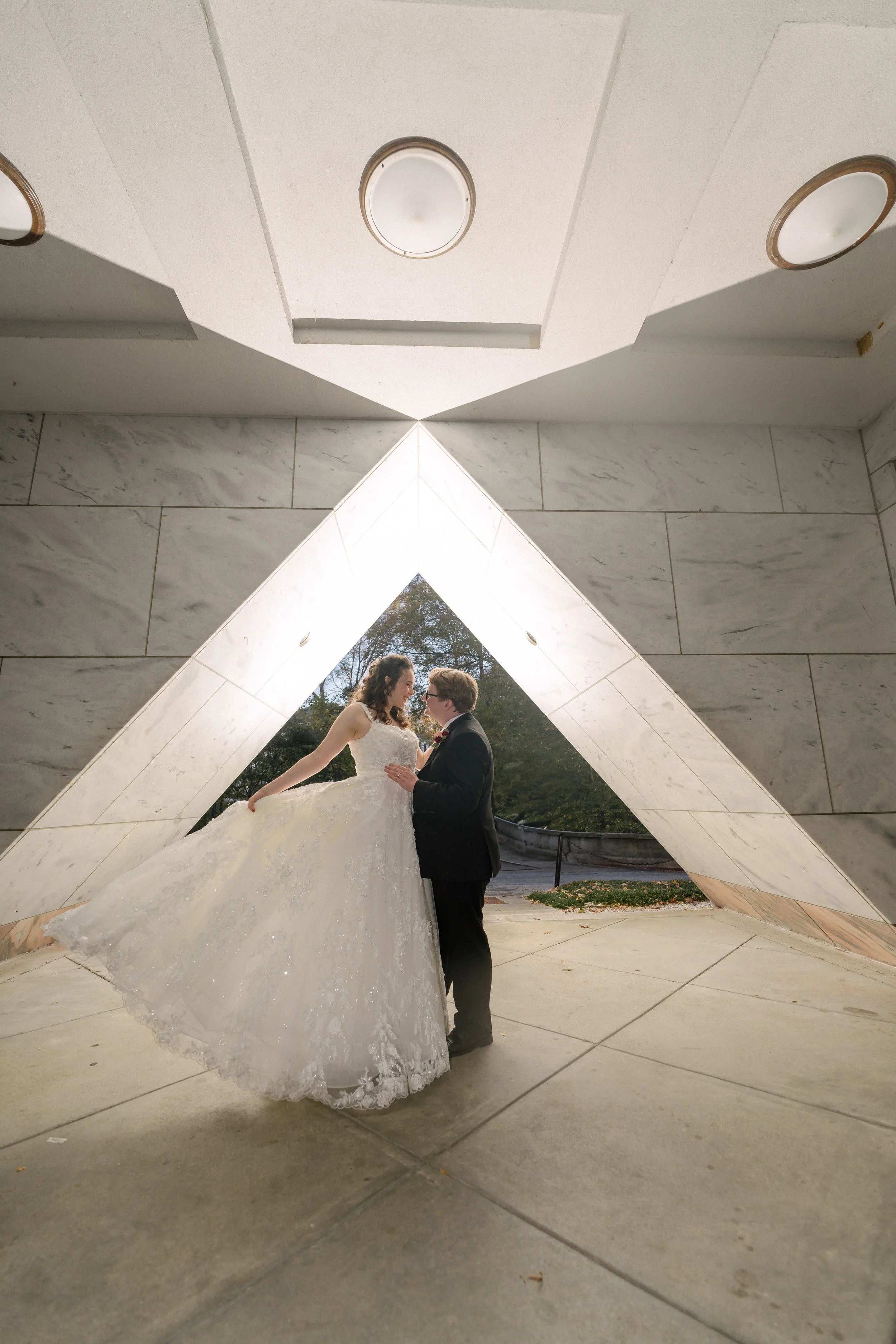 The Atlanta wedding photographer at AtlantaArtisticWeddings tells your wedding story with Photodocumentary photography