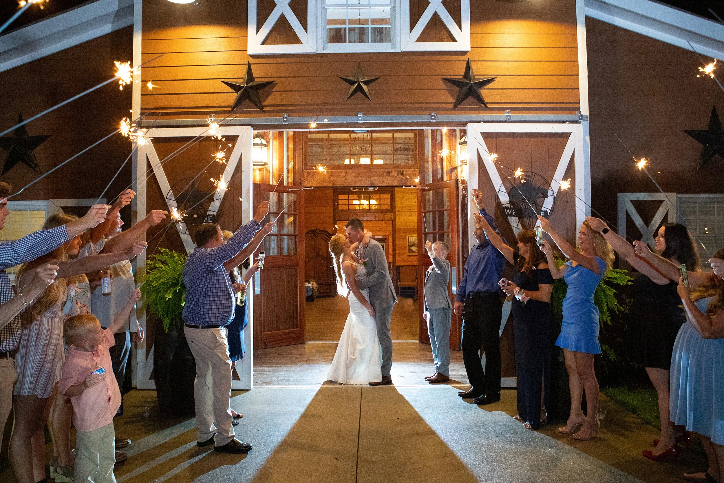 The Atlanta wedding photographer at AtlantaArtisticWeddings tells your wedding story with Photodocumentary photography