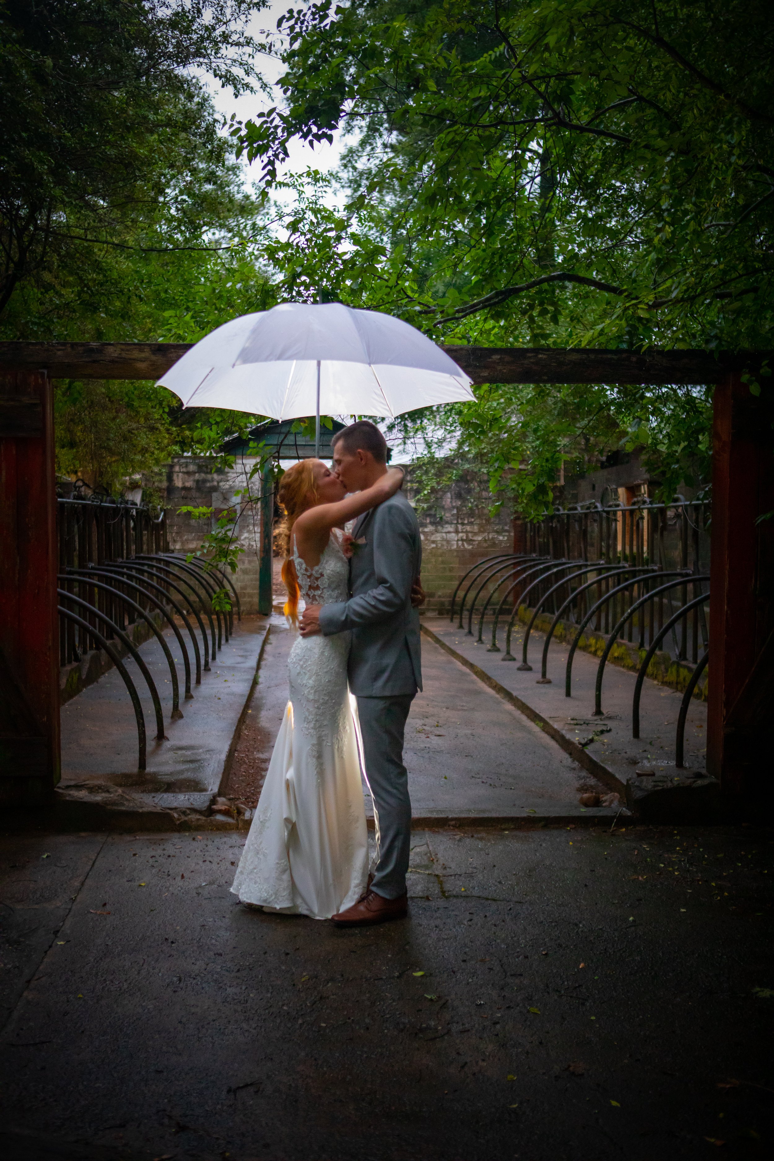 Romantic wedding photos in the Rain by AtlantaArtisticWeddings