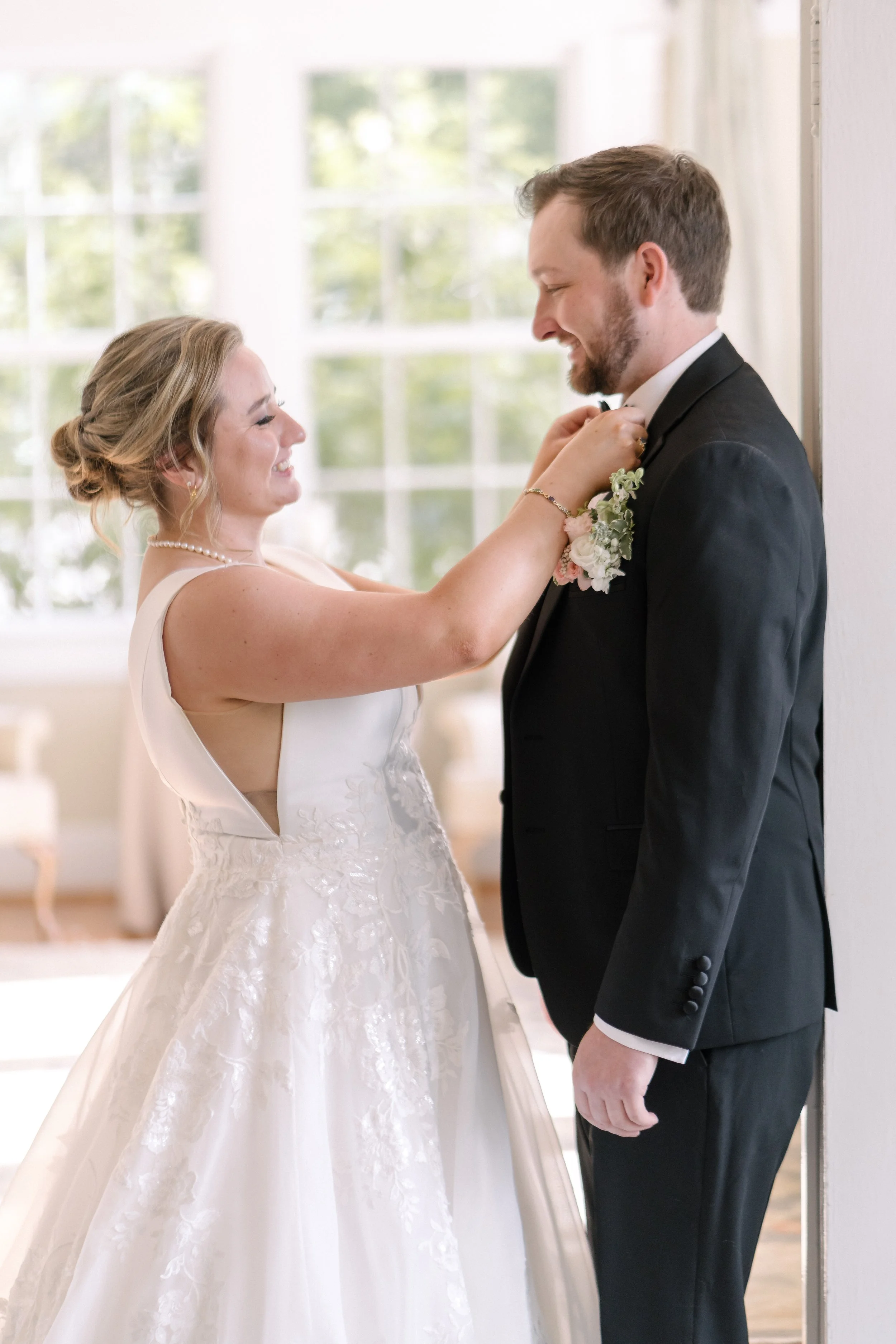 Atlanta Wedding Photographers at AtlantaArtisticWeddings Capture Big Day at Historic Naylor Hall in Roswell, Georgia