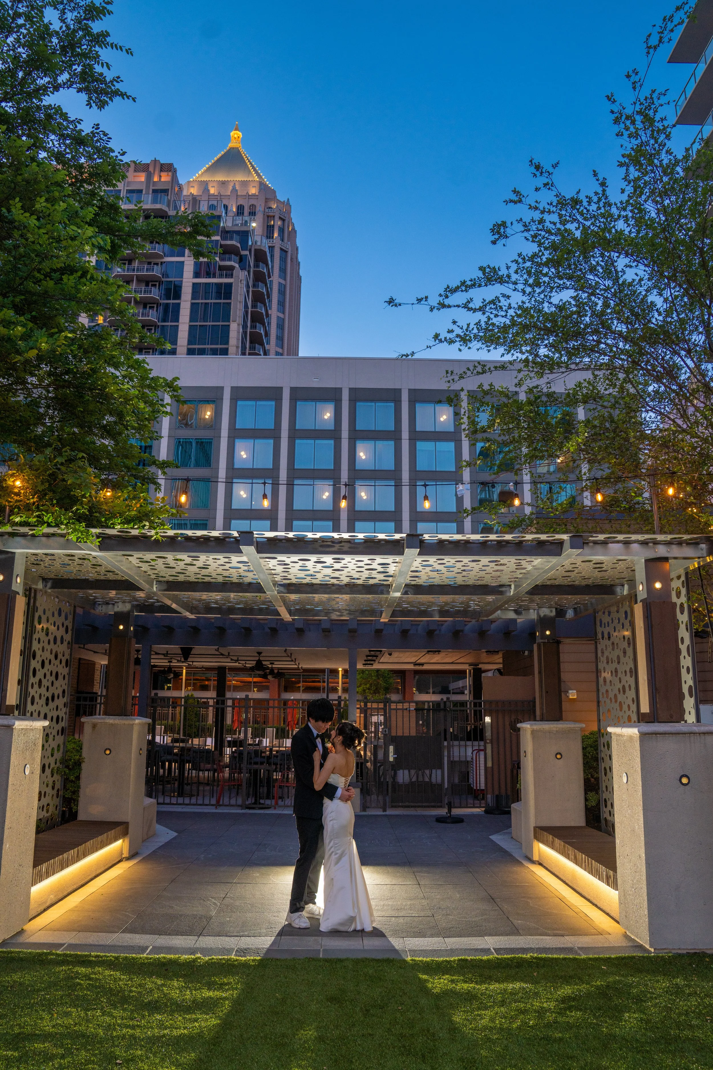 Photography by the Atlanta Wedding Photographers atwww.AtlantaArtsiticWeddings.com at the Epicurean Hotel Downtown Atlanta
