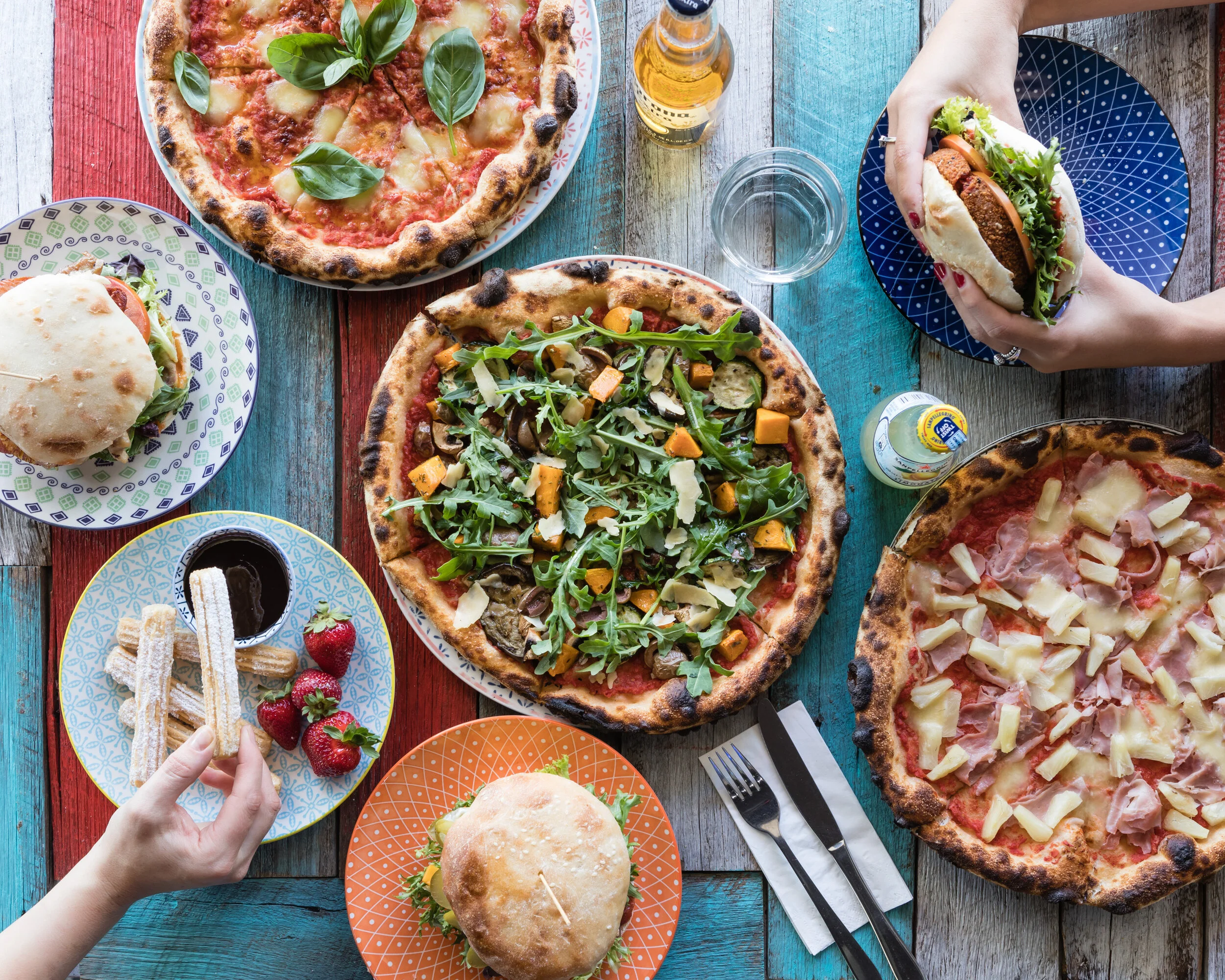 MaxsWoodfiredPizzaAndBurger-Hero_2880x2304.jpg