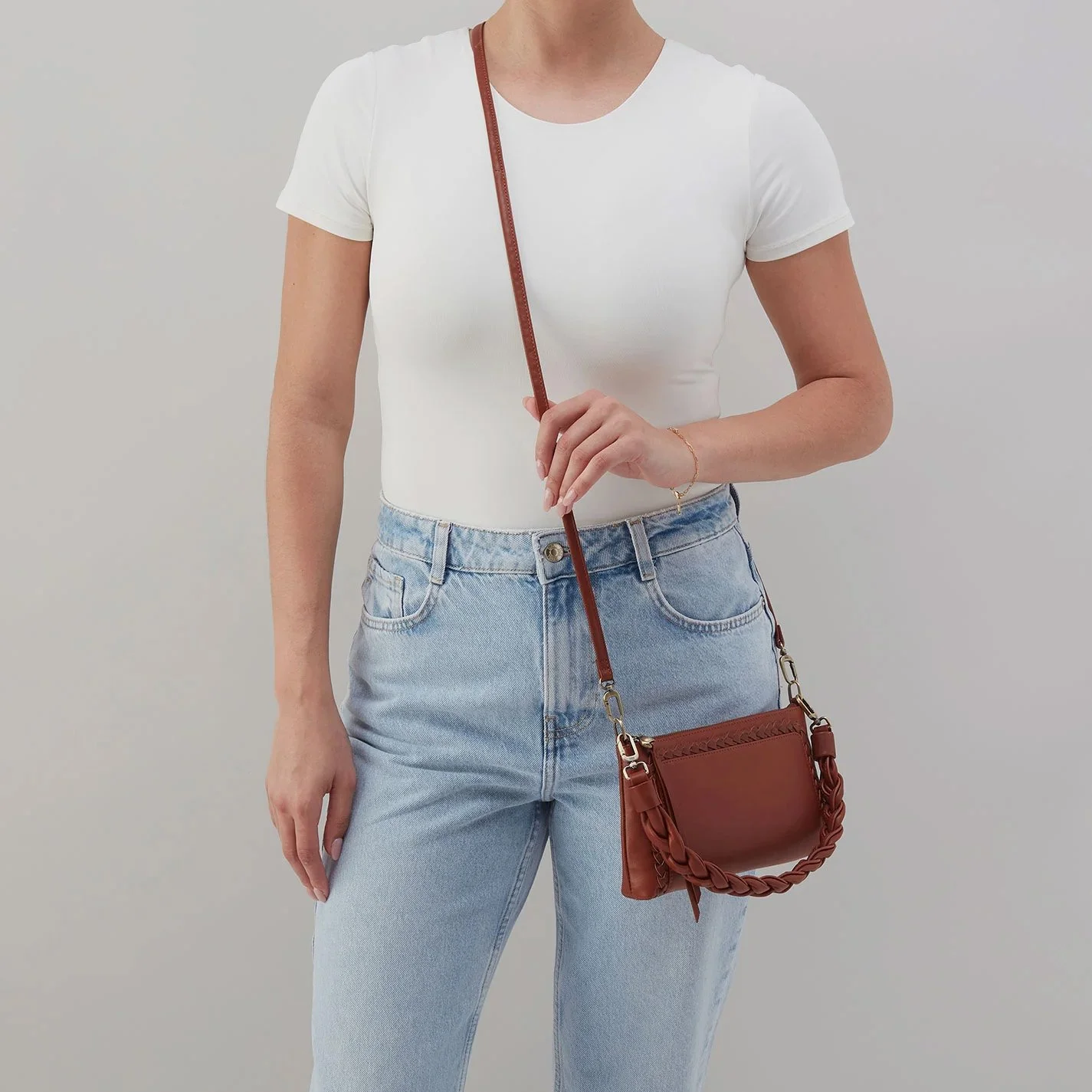 Hobo-darcy-small-crossbody-luggage-02.jpg