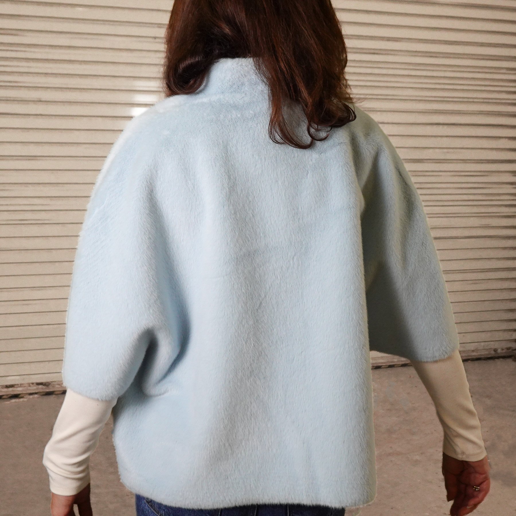 Ivy-Jane-faux-fur-capelet-blue-03.jpg