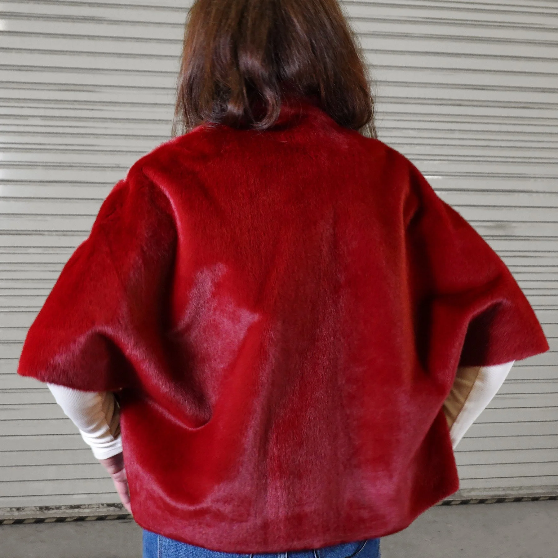 Ivy-Jane-faux-fur-capelet-scarlet-03.jpg