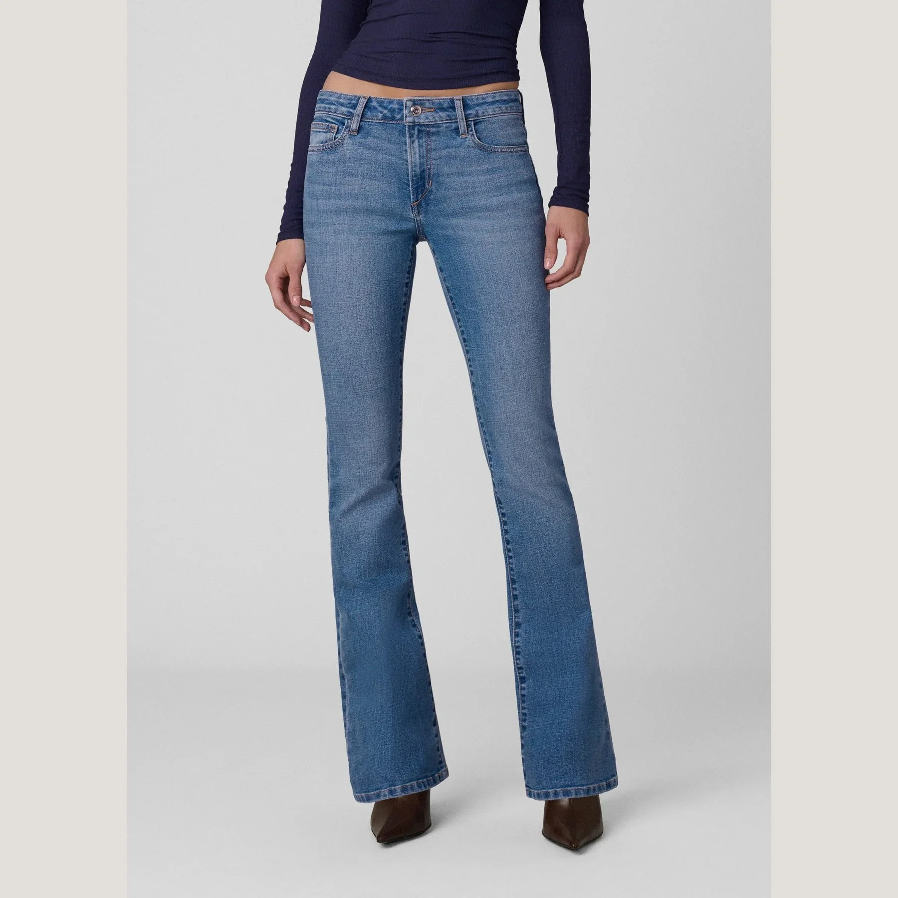 Joes-Jeans-naomi-90s-bootcut-rooftop-02.jpg