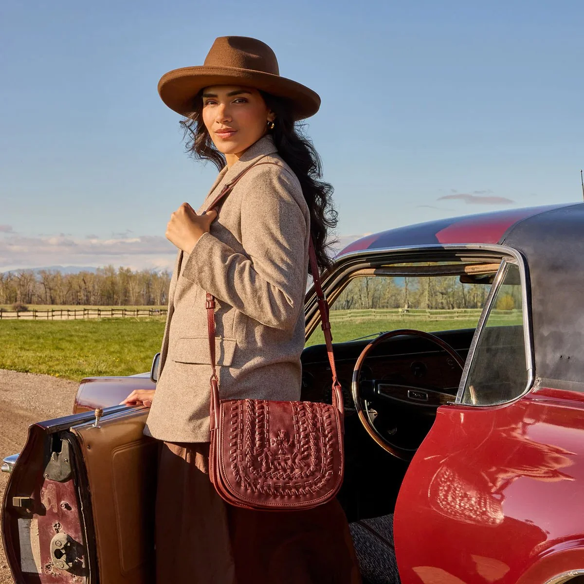 Hobo-Handbags-kiva-large-crossbody-chestnut-02.jpg