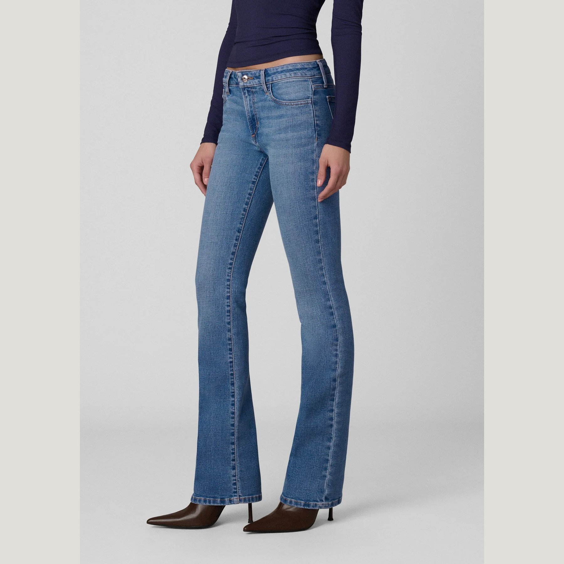 Joes-Jeans-naomi-90s-bootcut-rooftop-03.jpg